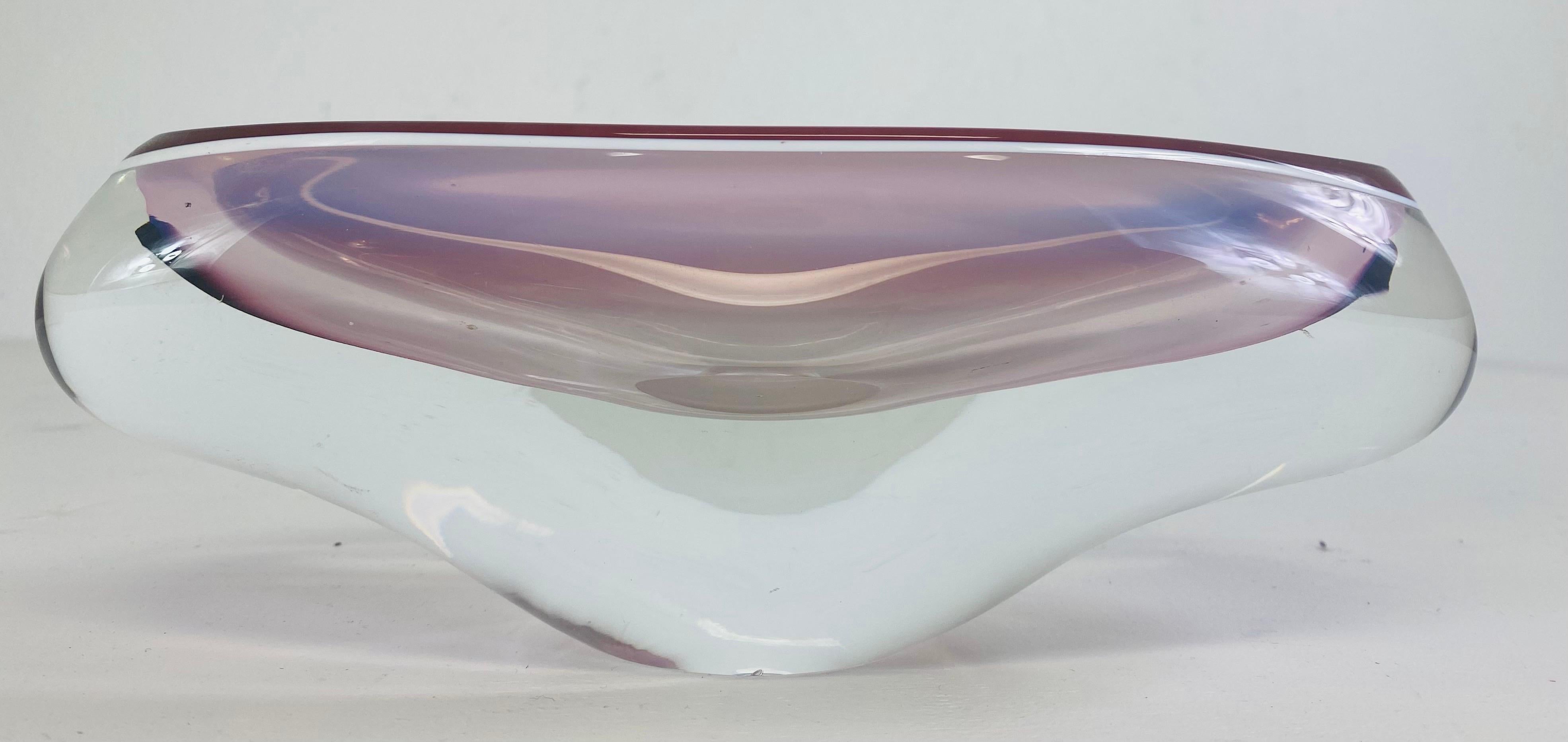 Flavio Poli  Sommeroso-Schale aus lavendelfarbenem und cremefarbenem Murano-Kunstglas (Moderne der Mitte des Jahrhunderts) im Angebot