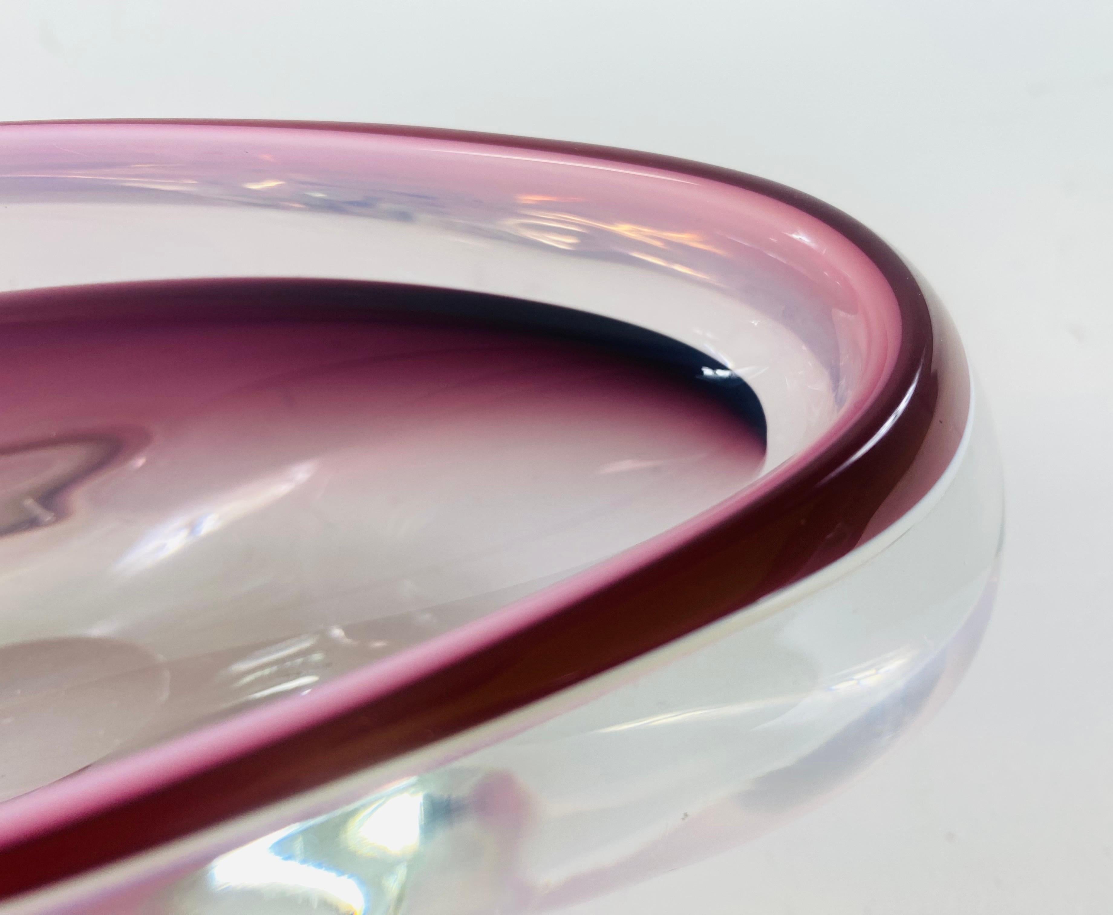 Flavio Poli  Sommeroso-Schale aus lavendelfarbenem und cremefarbenem Murano-Kunstglas (Ende des 20. Jahrhunderts) im Angebot