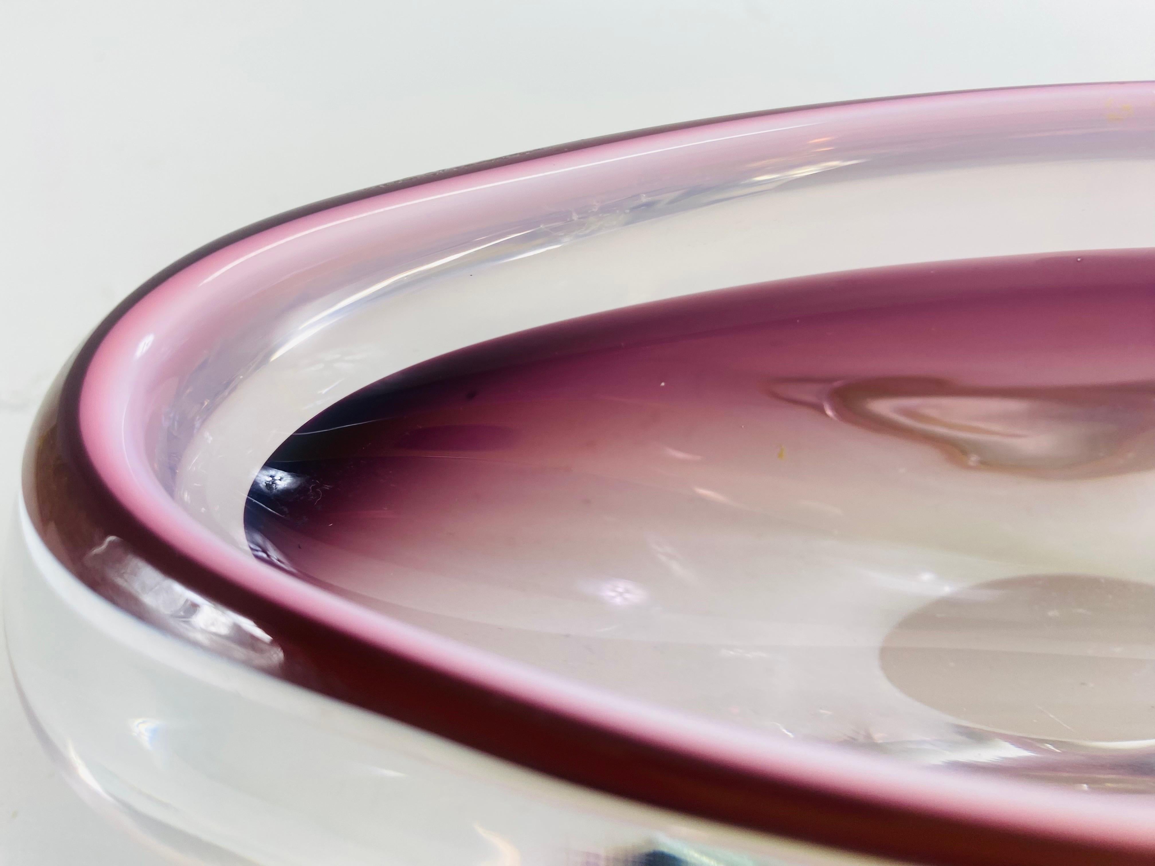 Flavio Poli  Sommeroso-Schale aus lavendelfarbenem und cremefarbenem Murano-Kunstglas im Angebot 1