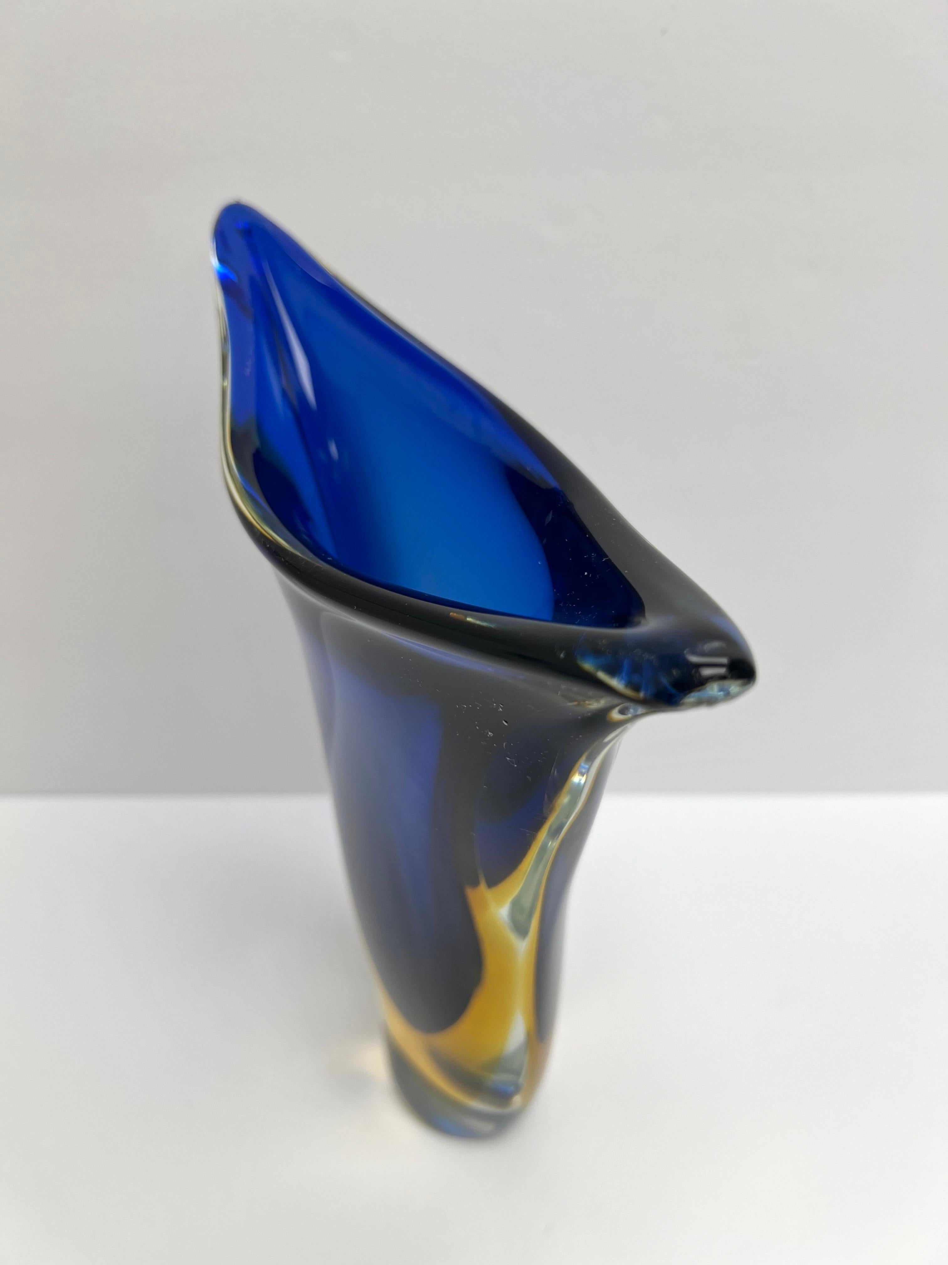 Vase Flavio Poli Sommerso bleu et jaune Bon état - En vente à Miami, FL
