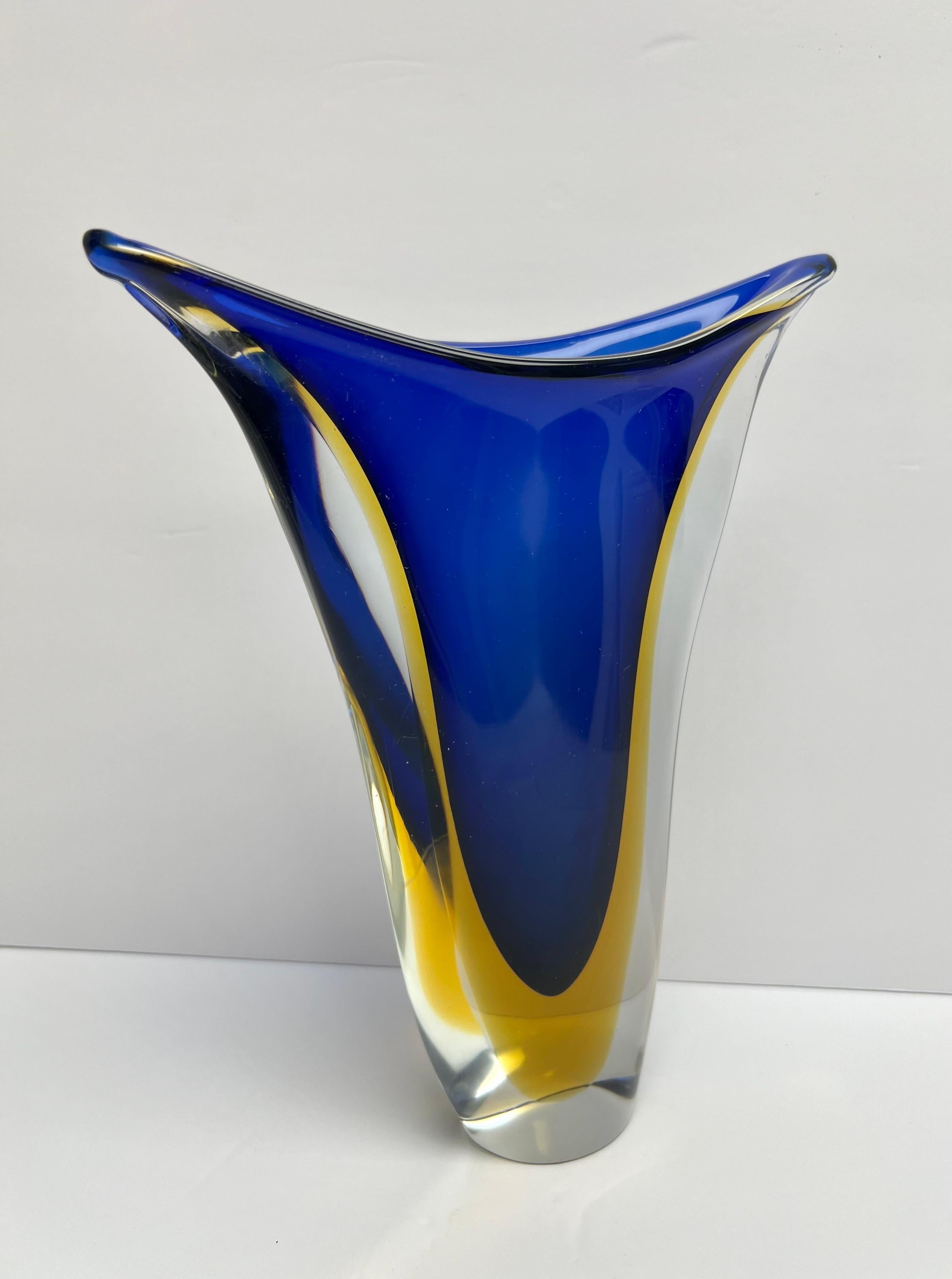 Verre d'art Vase Flavio Poli Sommerso bleu et jaune en vente
