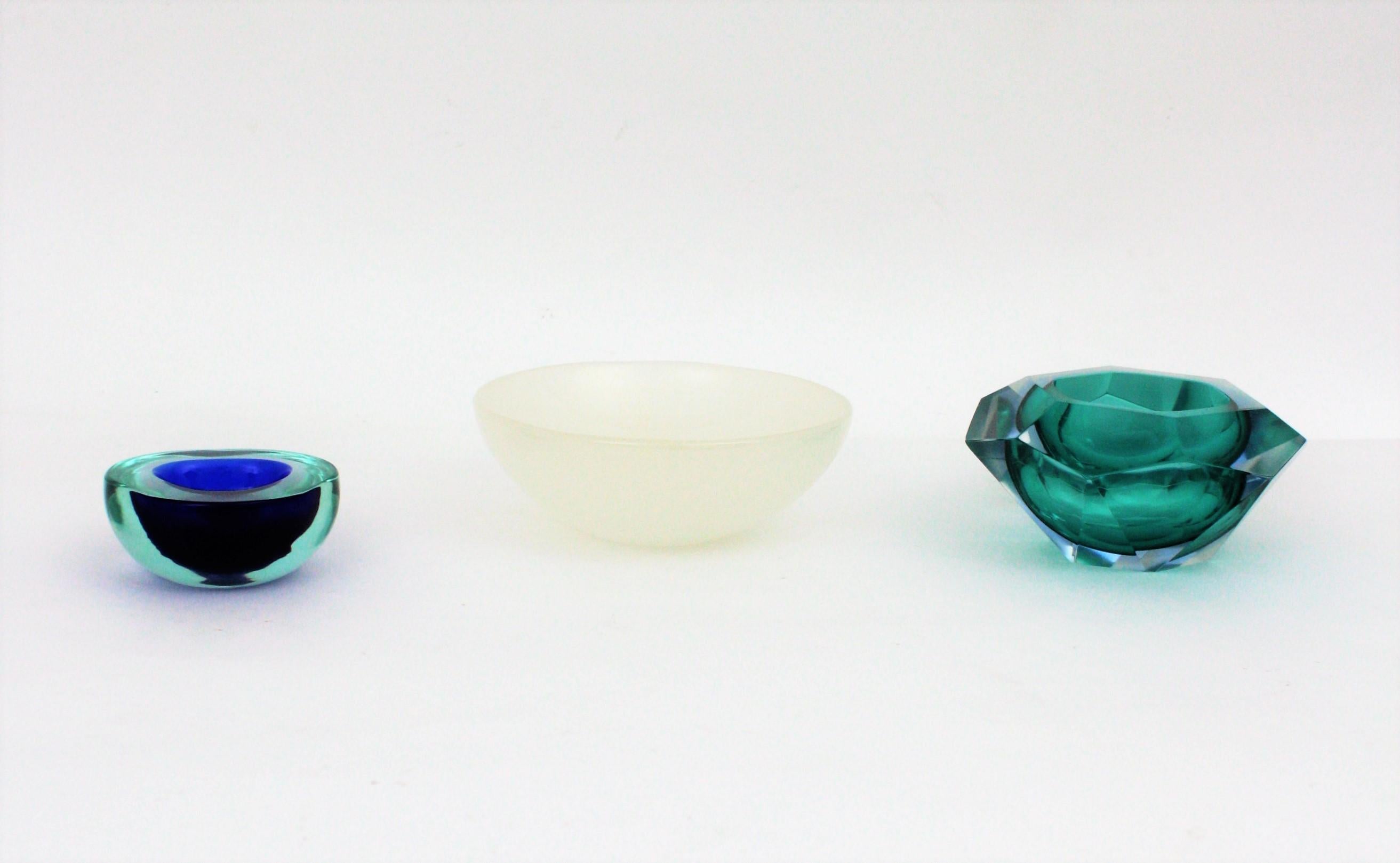 Mid-Century Modern Flavio Poli Sommerso Green and Blue Diamond Shaped Faceted Murano Glass Bowl