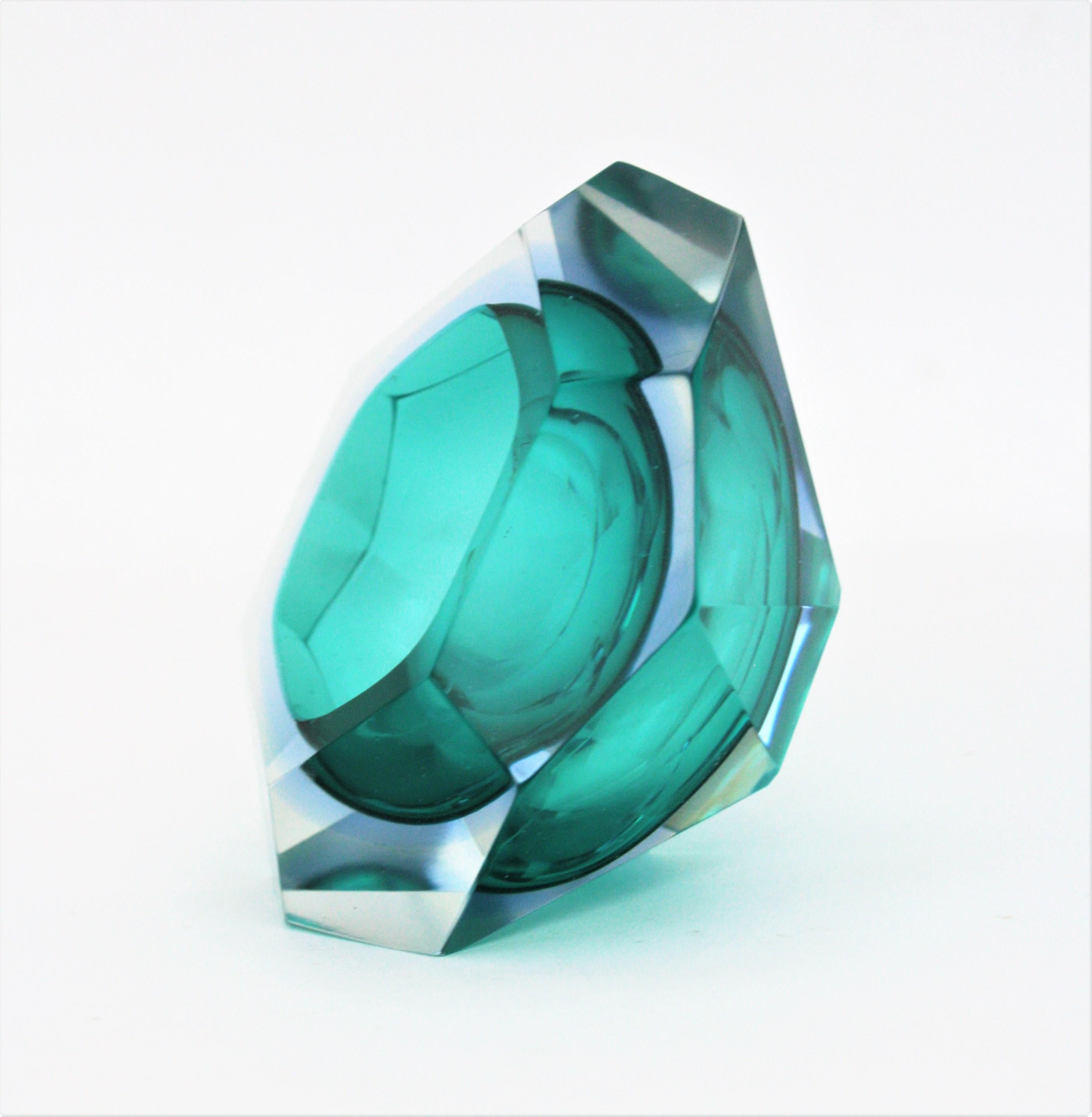 Flavio Poli Sommerso Green and Blue Diamond Shaped Faceted Murano Glass Bowl In Excellent Condition In Barcelona, ES