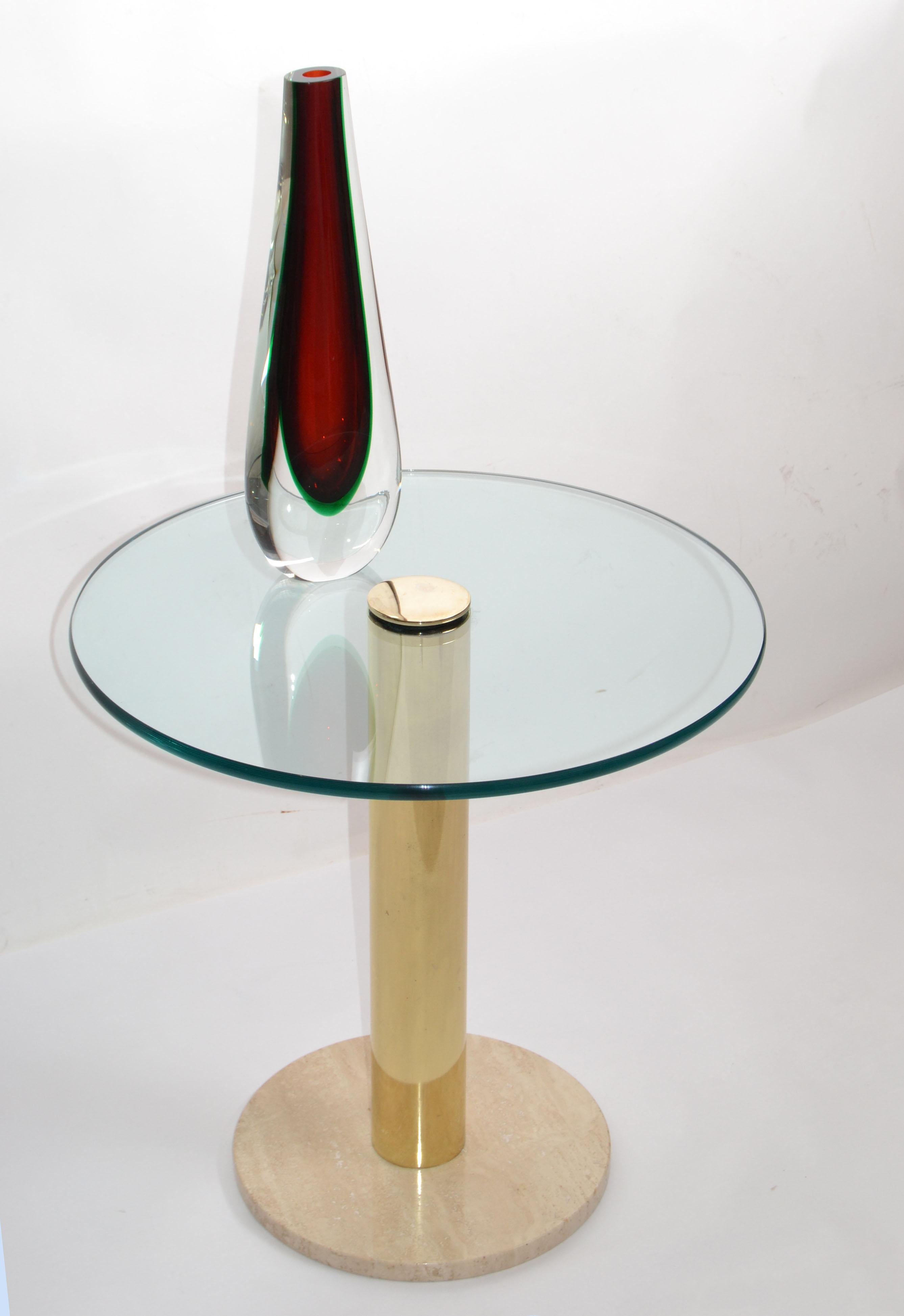 Vase Seguso original de Flavio Poli en verre de Murano, entouré de 3 couleurs différentes, rouge foncé, vert et transparent.
Fabriqué en Italie à la fin des années 1960.
Il est magnifique sous tous les angles.
Signature gravée à la base, Flavio