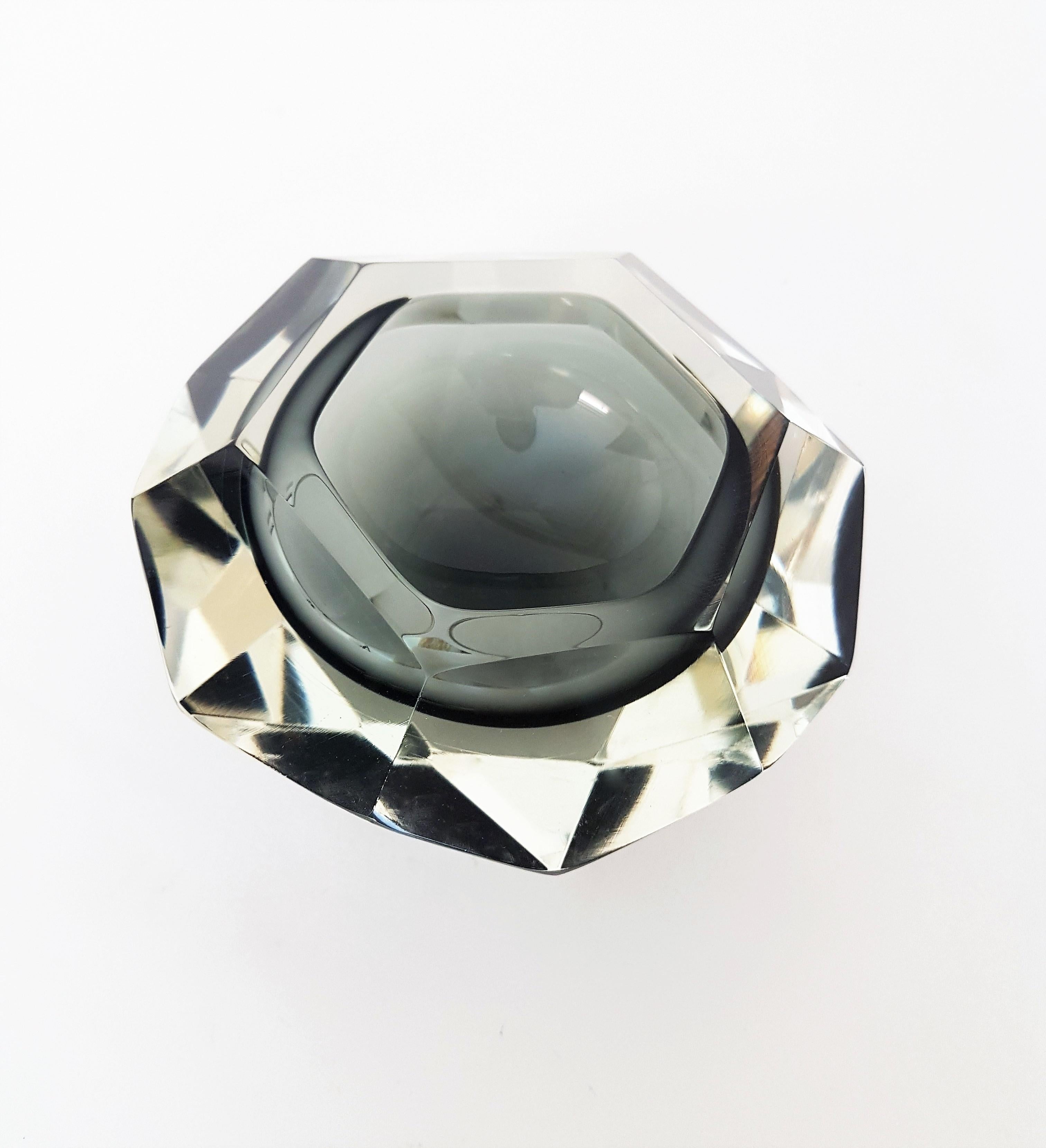 Flavio Poli Sommerso Smoked Grey & Clear Faceted Diamond Shape Murano Glass Bowl 4