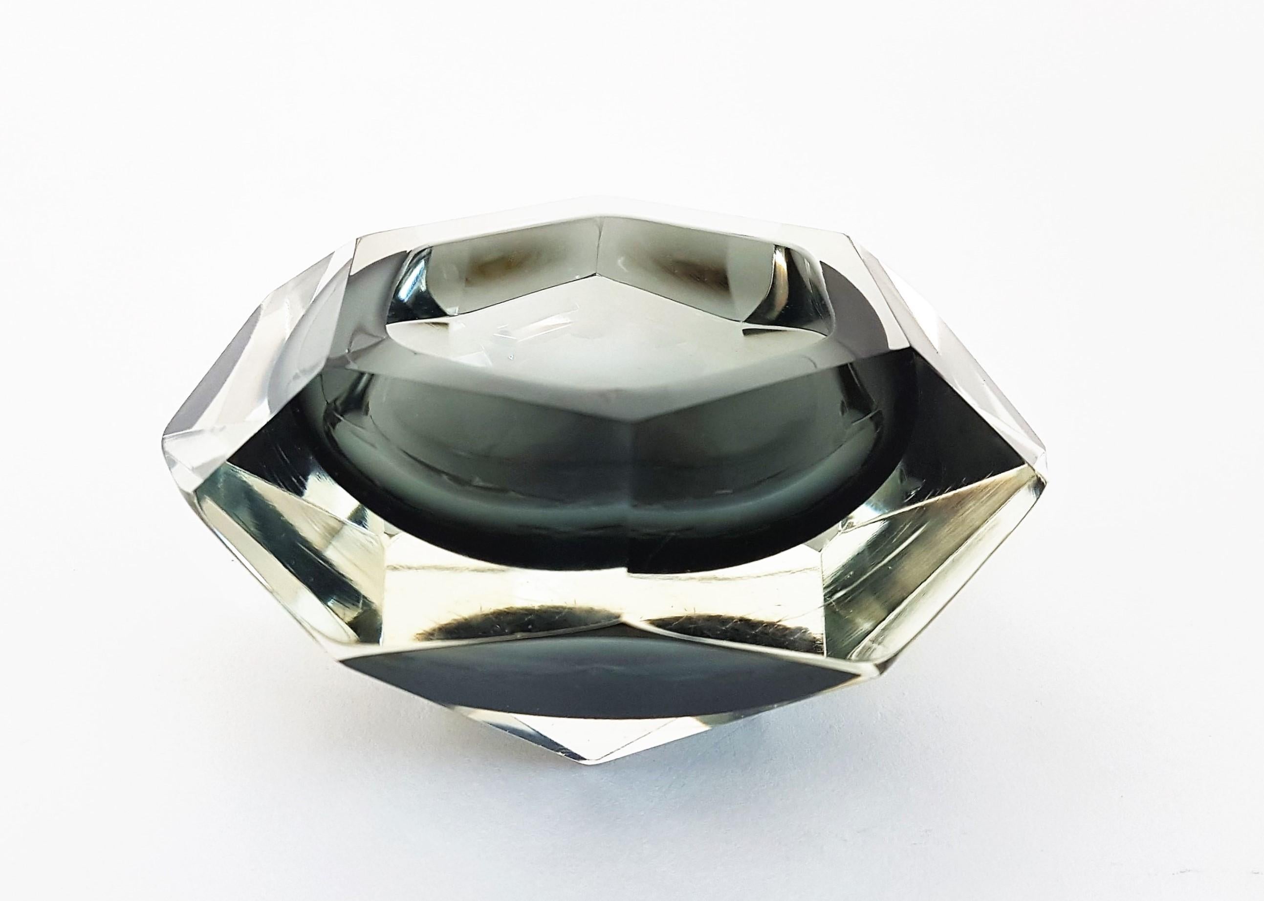 Mid-Century Modern Flavio Poli Sommerso Smoked Grey & Clear Faceted Diamond Shape Murano Glass Bowl