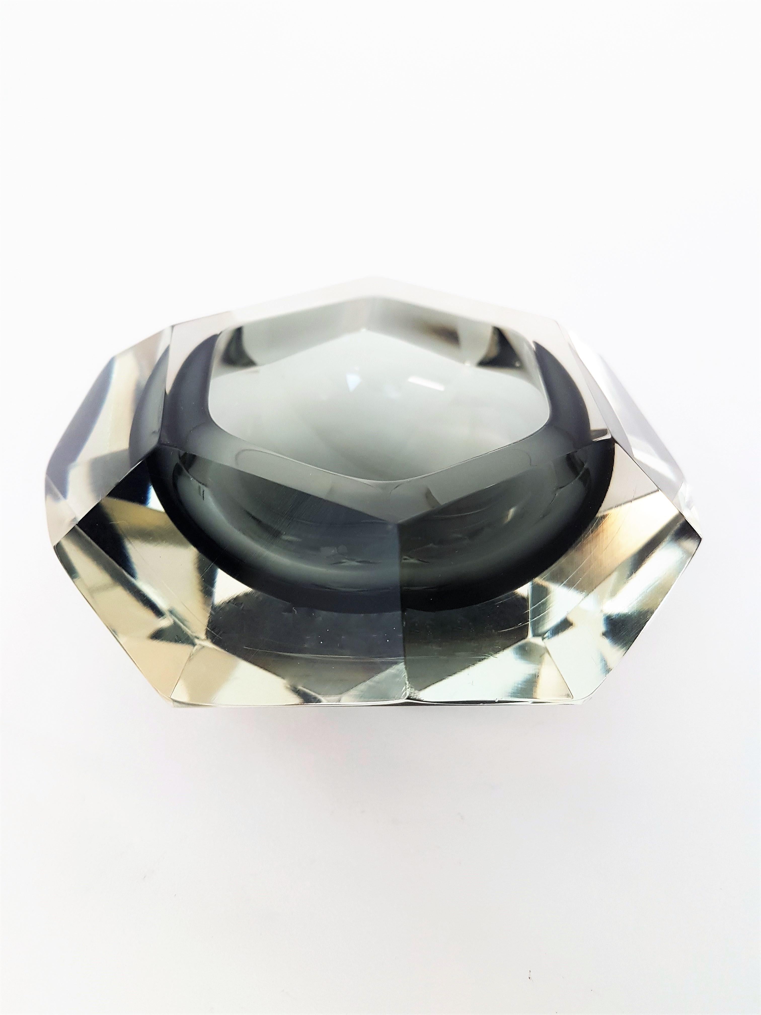 Flavio Poli Sommerso Smoked Grey & Clear Faceted Diamond Shape Murano Glass Bowl In Excellent Condition In Barcelona, ES