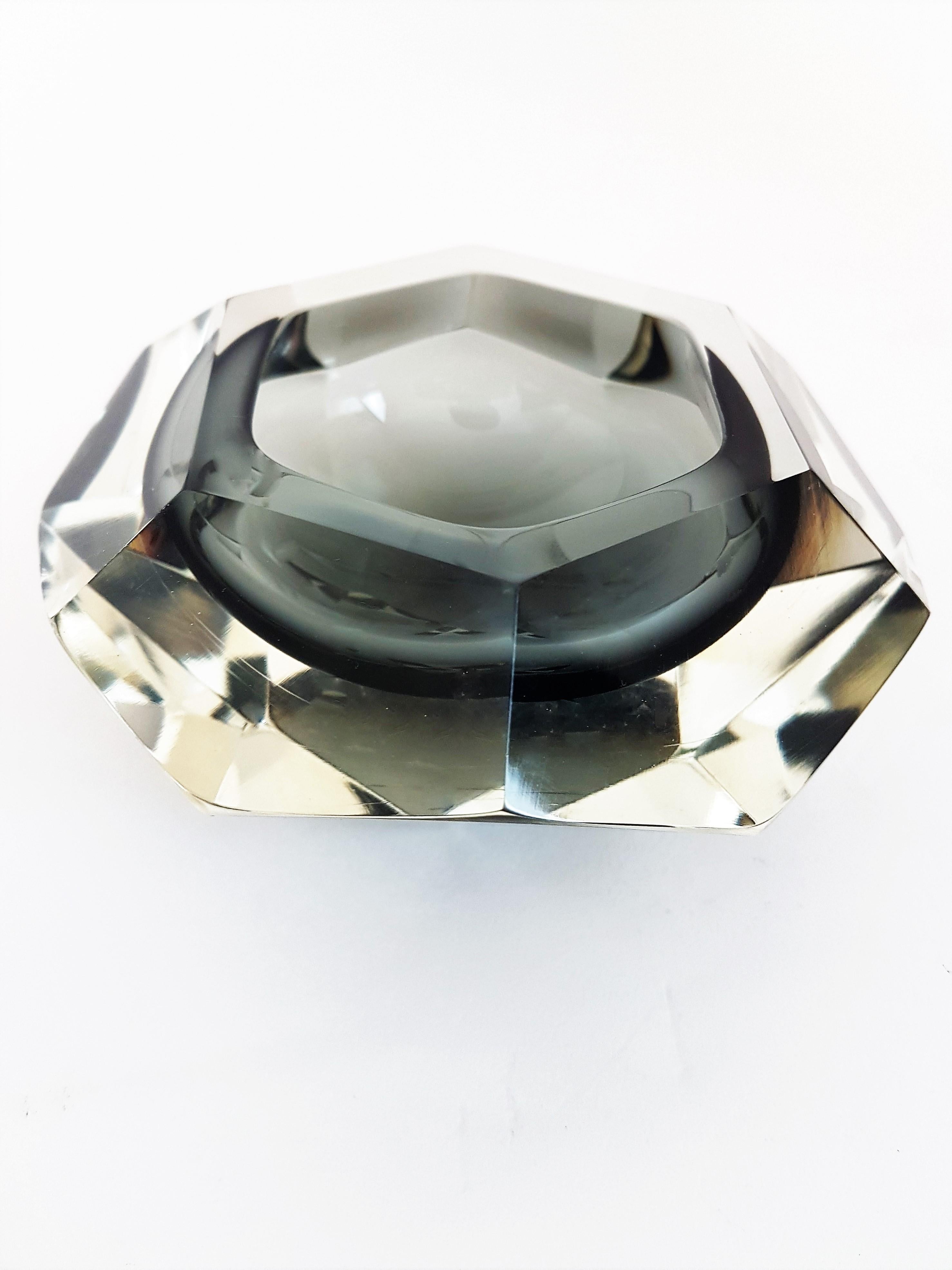 20th Century Flavio Poli Sommerso Smoked Grey & Clear Faceted Diamond Shape Murano Glass Bowl