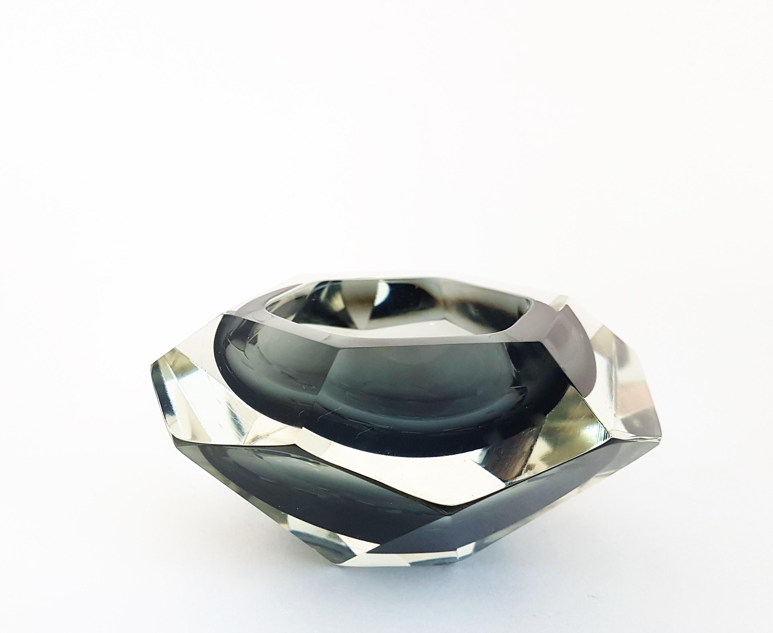 Art Glass Flavio Poli Sommerso Smoked Grey & Clear Faceted Diamond Shape Murano Glass Bowl