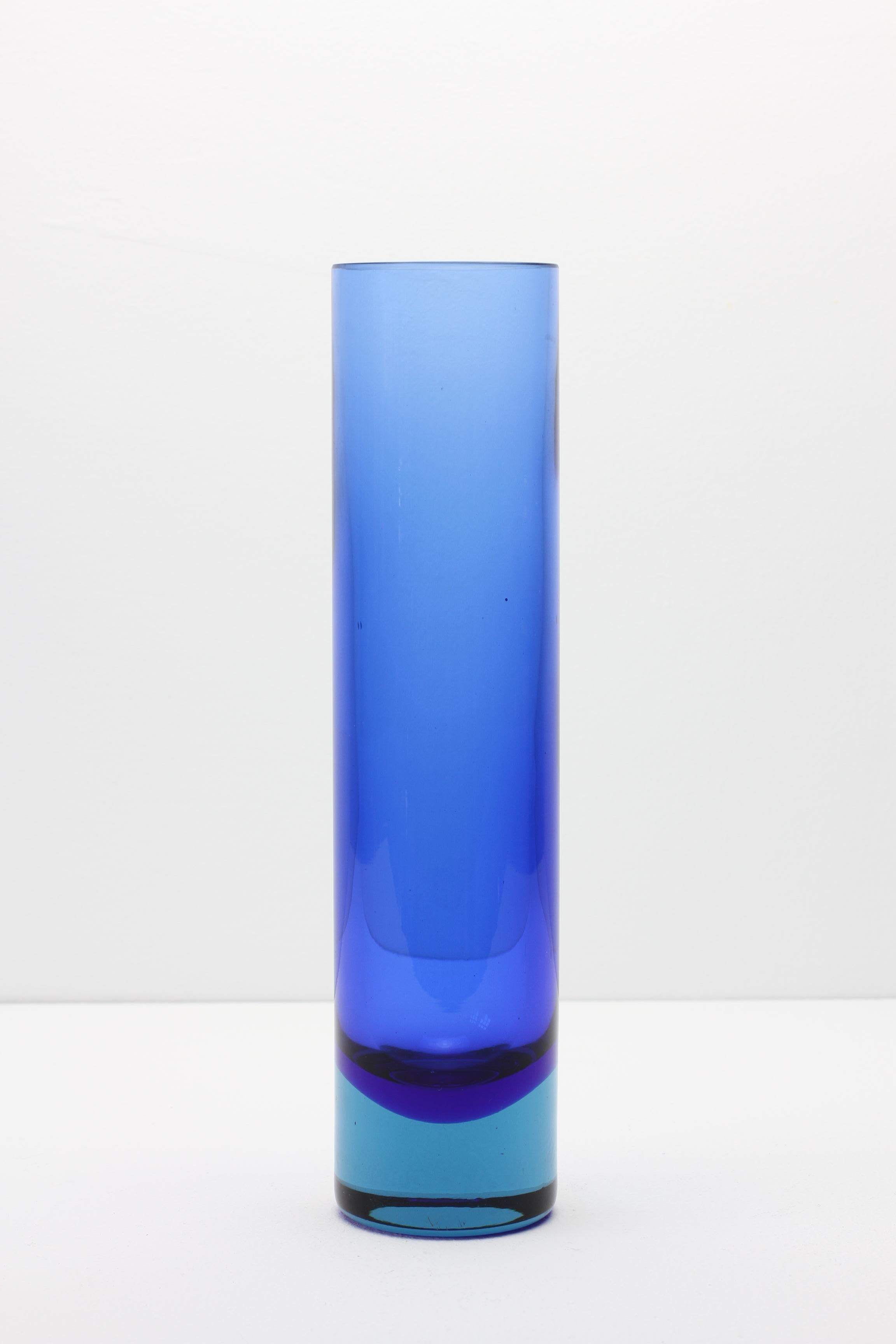 Flavio Poli Style Tall Blue Murano Glass 'Sommerso' Vase, circa 1970s In Good Condition In Landau an der Isar, Bayern