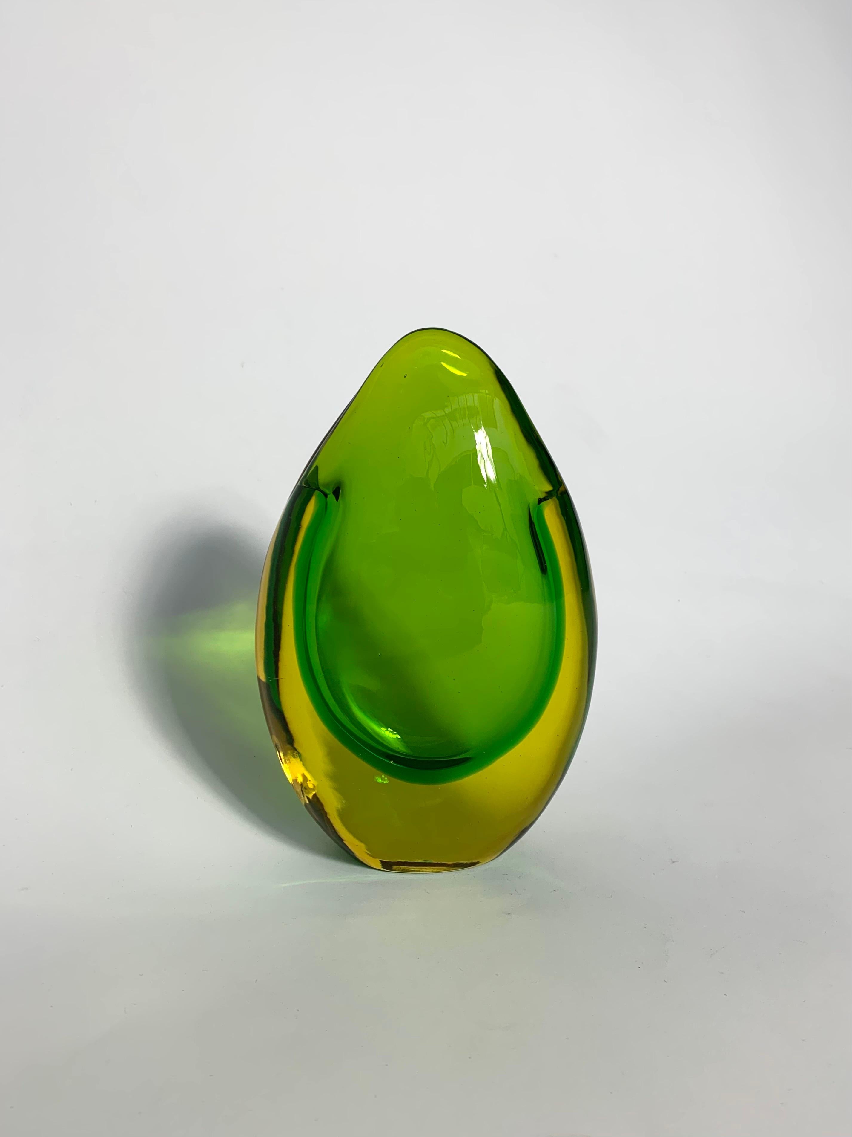 Rare ‚Valva‘ vase designed by Flavio Poli for Seguso Vetri d‘Arte in the early 1950s. Sommerso glass in verde-giallo (green-yellow), mouth-blown and hand-shaped in Murano. 

Height: 20.5 cm
Width: 13 cm
Depth: 8 cm