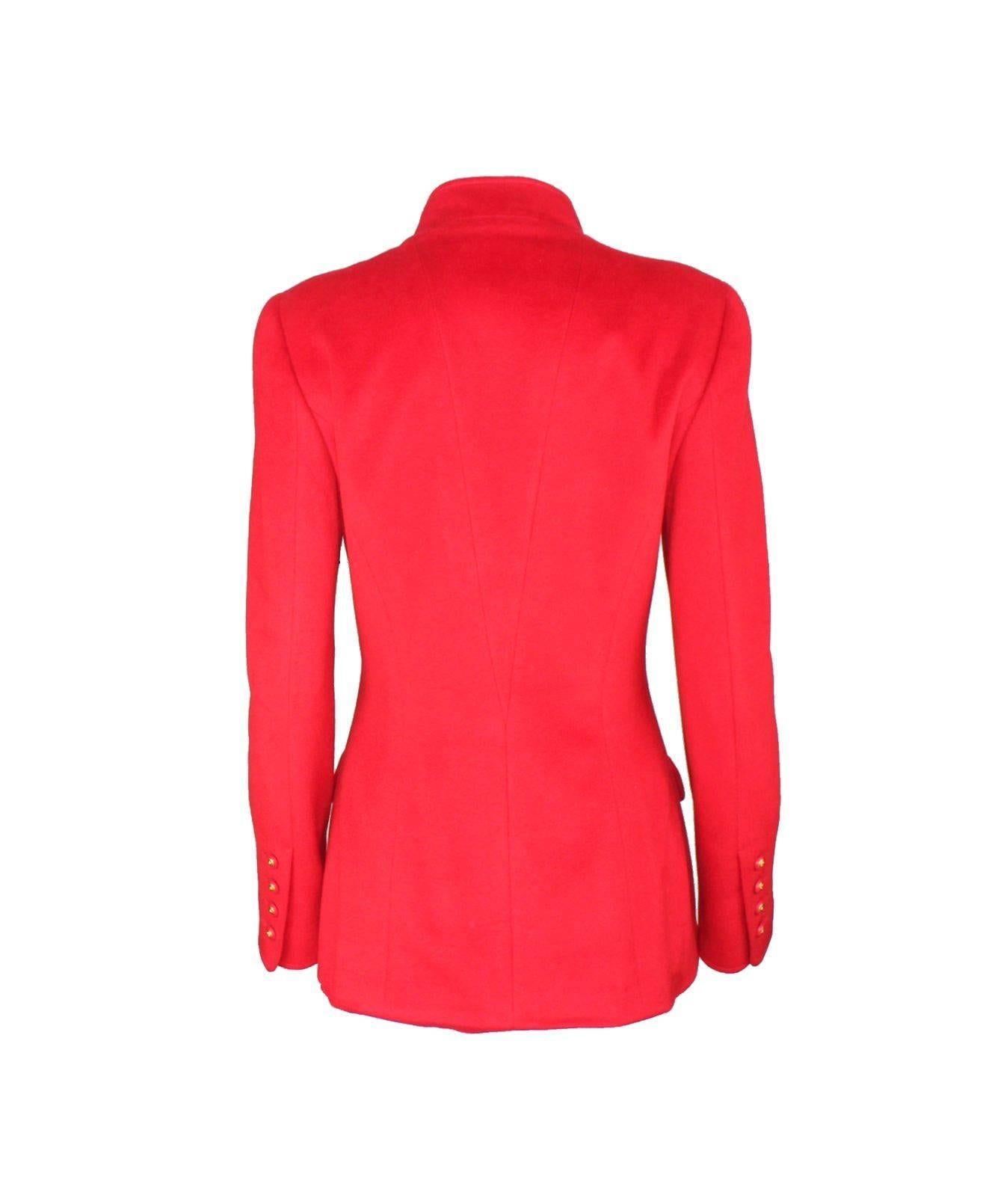Chanel Rot Kaschmir Mandarin Chinesisch Kragen Signatur Jacke Blazer im Zustand „Gut“ in Switzerland, CH