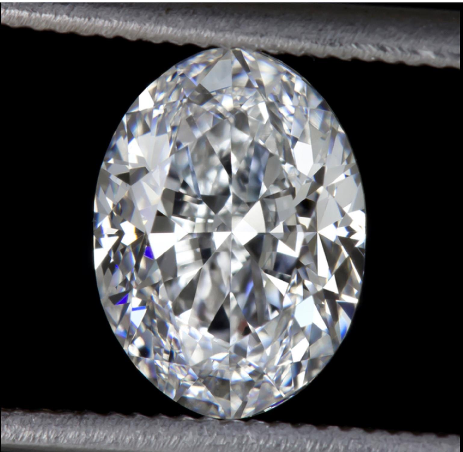 Makelloser D COLOR GIA zertifizierter 5 Karat ovaler Diamant Platin Ring (Moderne)