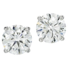 makellose GIA-zertifizierte 10 Karat Diamant-Ohrstecker im runden Brillantschliff