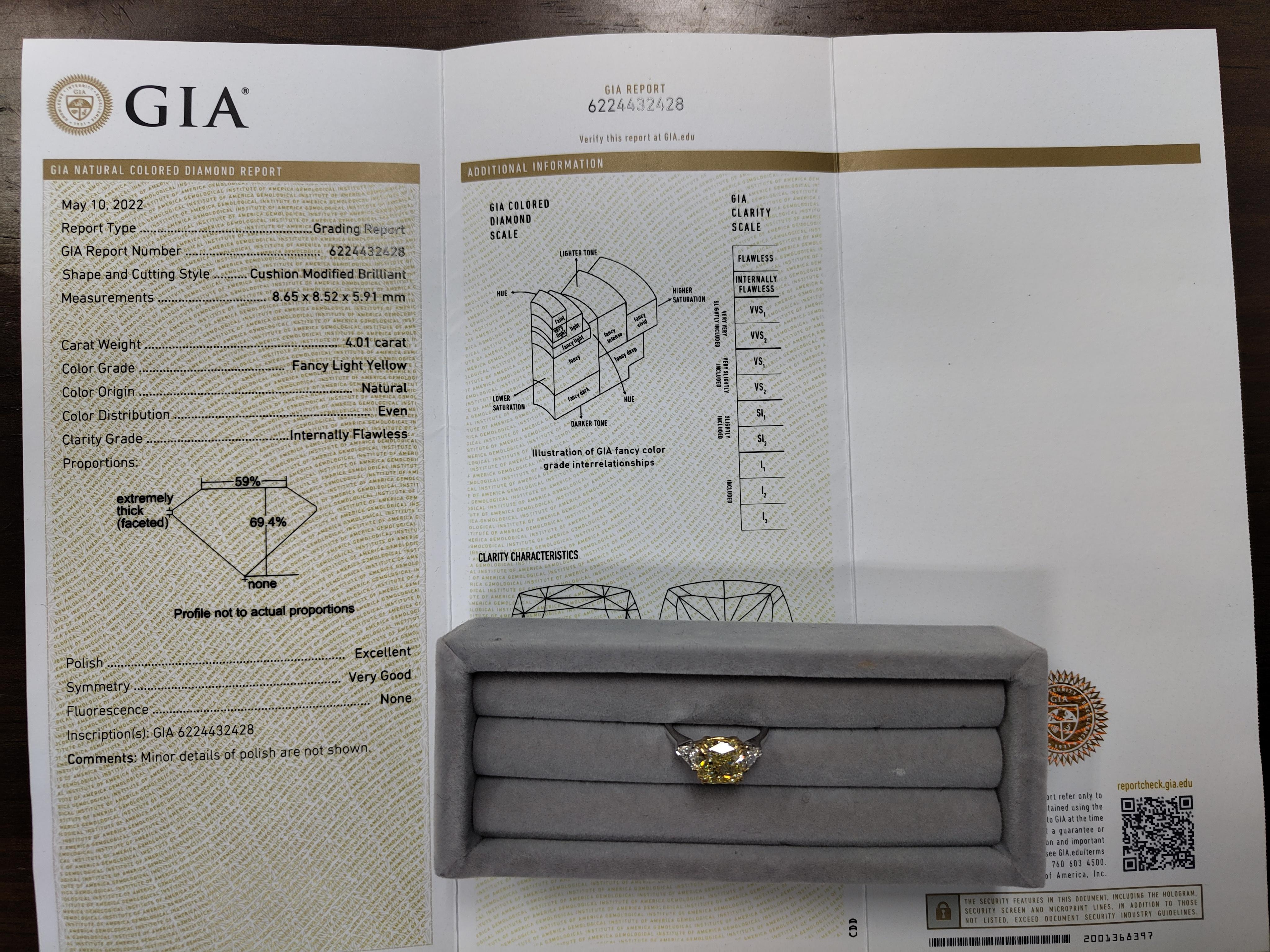 Women's or Men's Flawless GIA Certified 4 Carat Fancy Light Yellow Cushion Diamond 18k Gold Ring For Sale