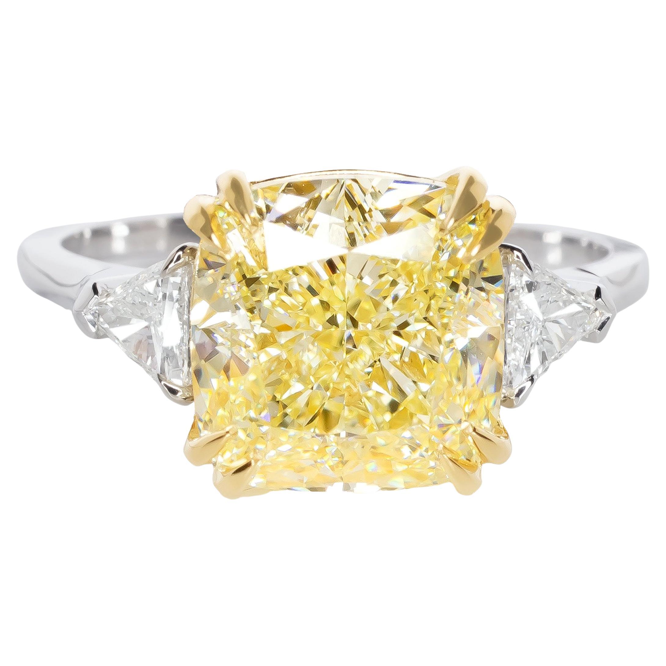 Flawless GIA Certified 4 Carat Fancy Light Yellow Cushion Diamond 18k Gold Ring For Sale