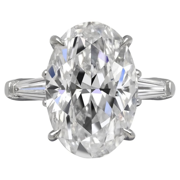 VVS2 GIA Certified 4.22 Carat Oval Diamond Solitaire Ring For Sale