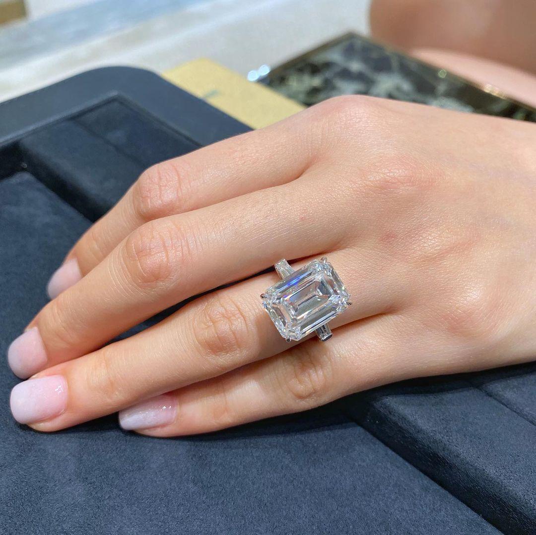 Taille ronde Bague de fiançailles certifiée GIA, 5 carats, diamant taille émeraude en vente