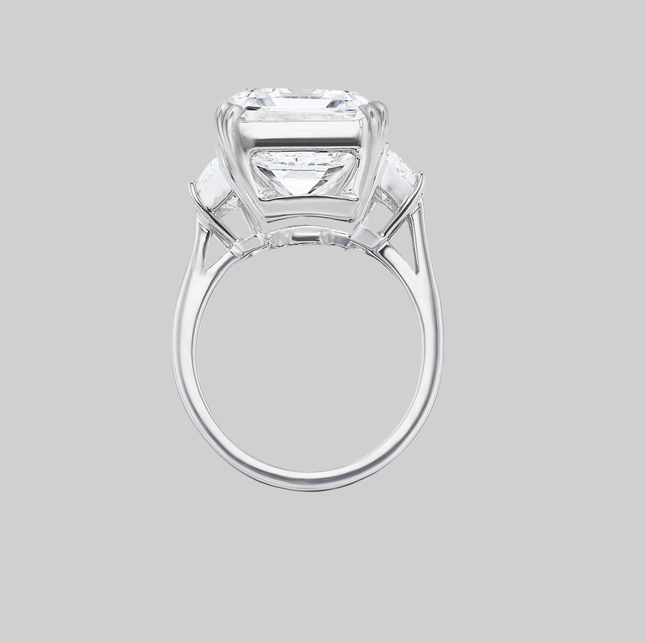Flawless GIA Certified 6 Carat Emerald Cut Diamond Ring Ideal Proportions In New Condition For Sale In Rome, IT