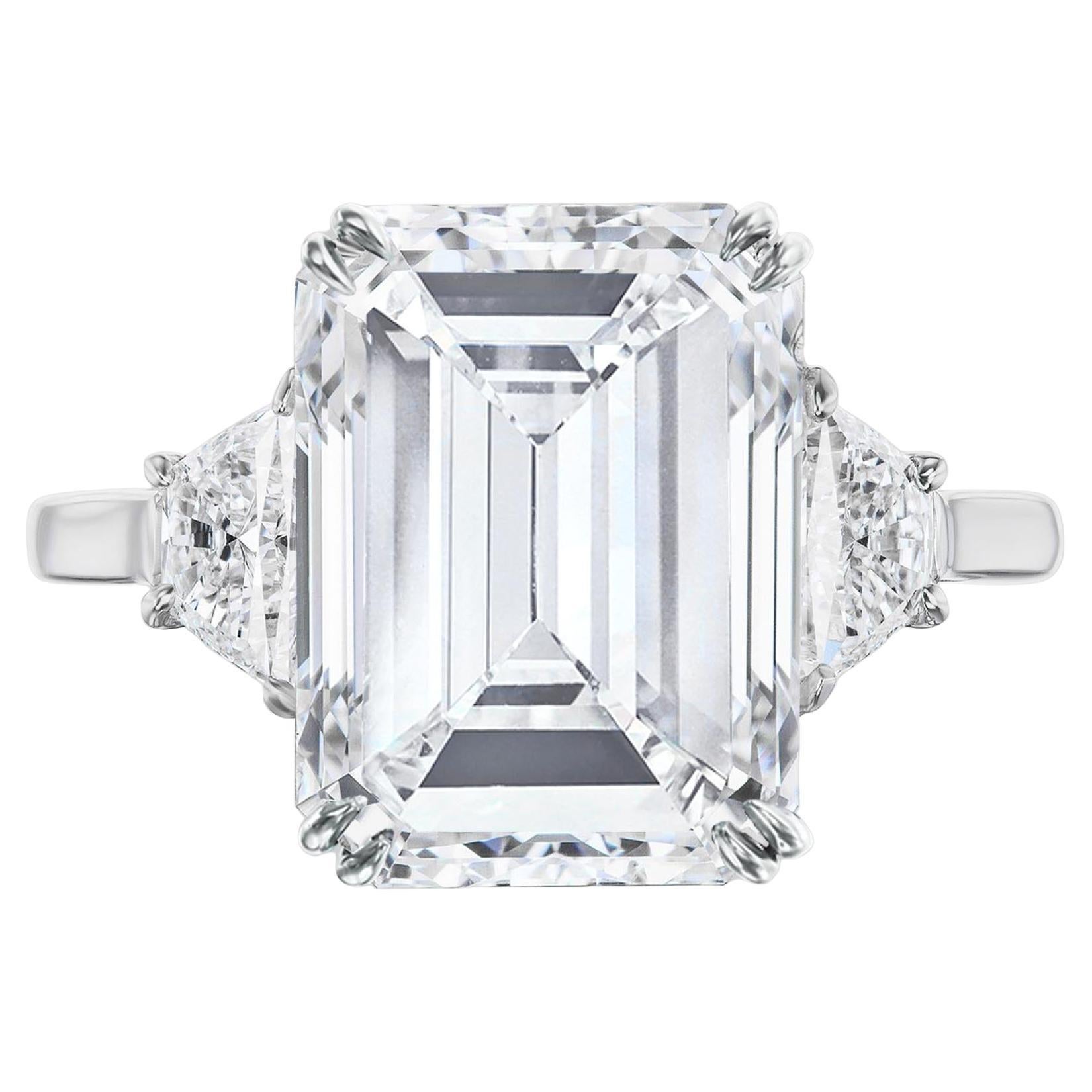 Bague sans défaut certifiée GIA avec diamant taille émeraude de 6 carats, proportions idéales en vente