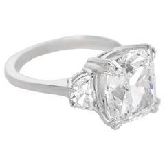 Anello con diamante a taglio cuscino modificato a brillante senza difetti certificato GIA