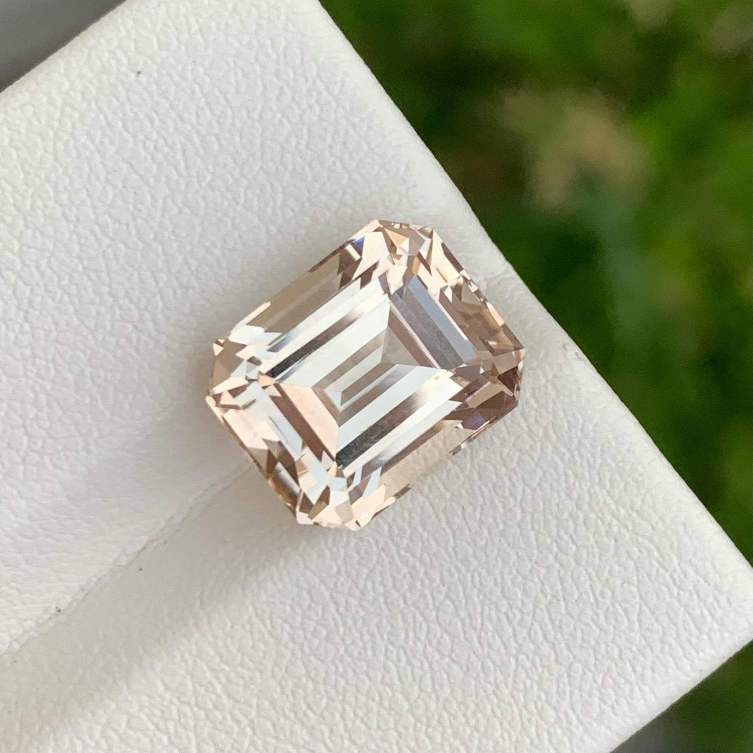 Flawless Imperial Topaz 11.40 carats Emerald Cut Loose Natural Pakistani Gem In New Condition For Sale In Bangkok, TH