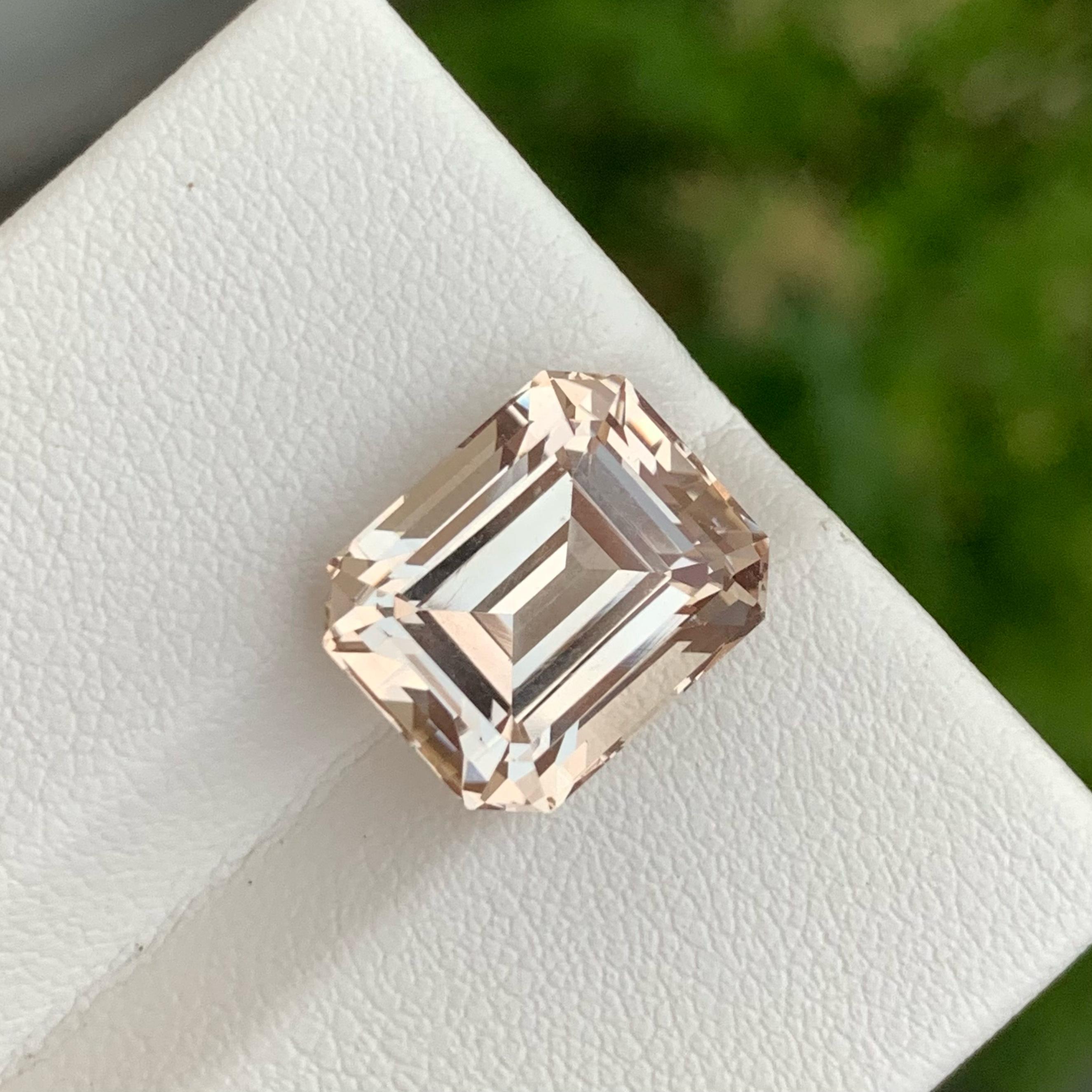 Women's or Men's Flawless Imperial Topaz 11.40 carats Emerald Cut Loose Natural Pakistani Gem For Sale