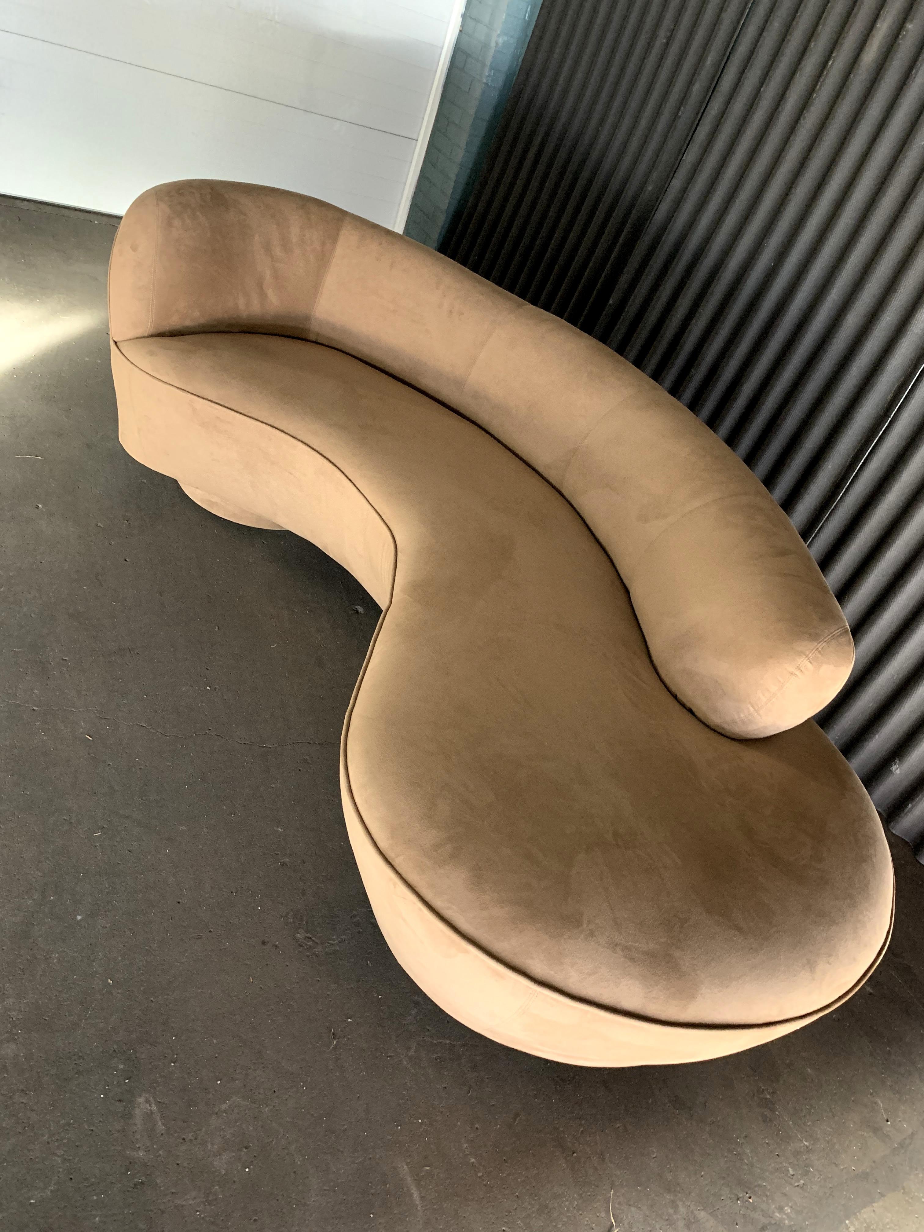 Gorgeous serpentine sofa by Designer, Vladimir Kagan for Directional.
In the original cocoa ultrasuede fabric, this sofa, with its companion piece listed separately, is in Fabulous condition. No visible signs of wear, anywhere on either