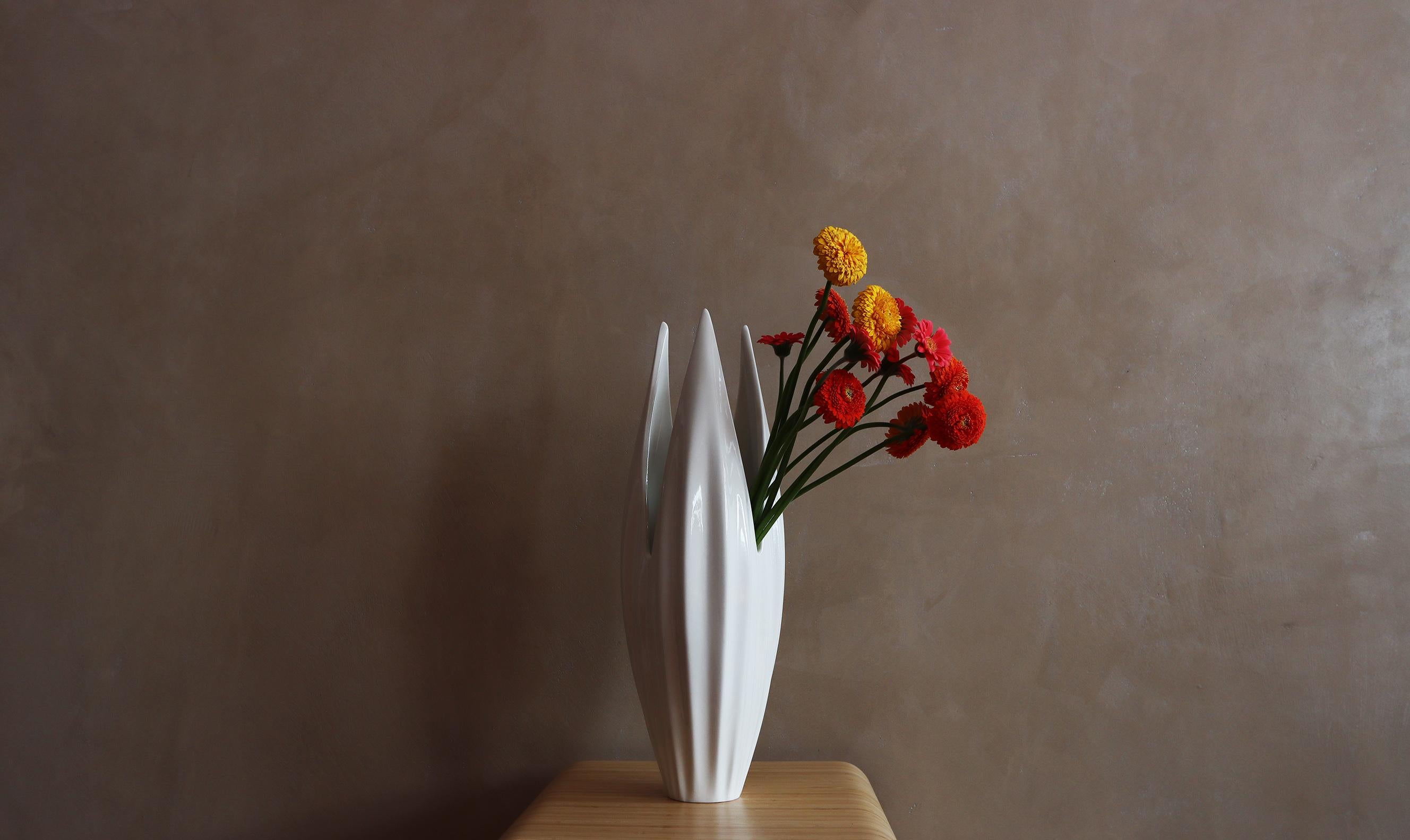 Flax Vessel. Terracotta - Matte For Sale 2