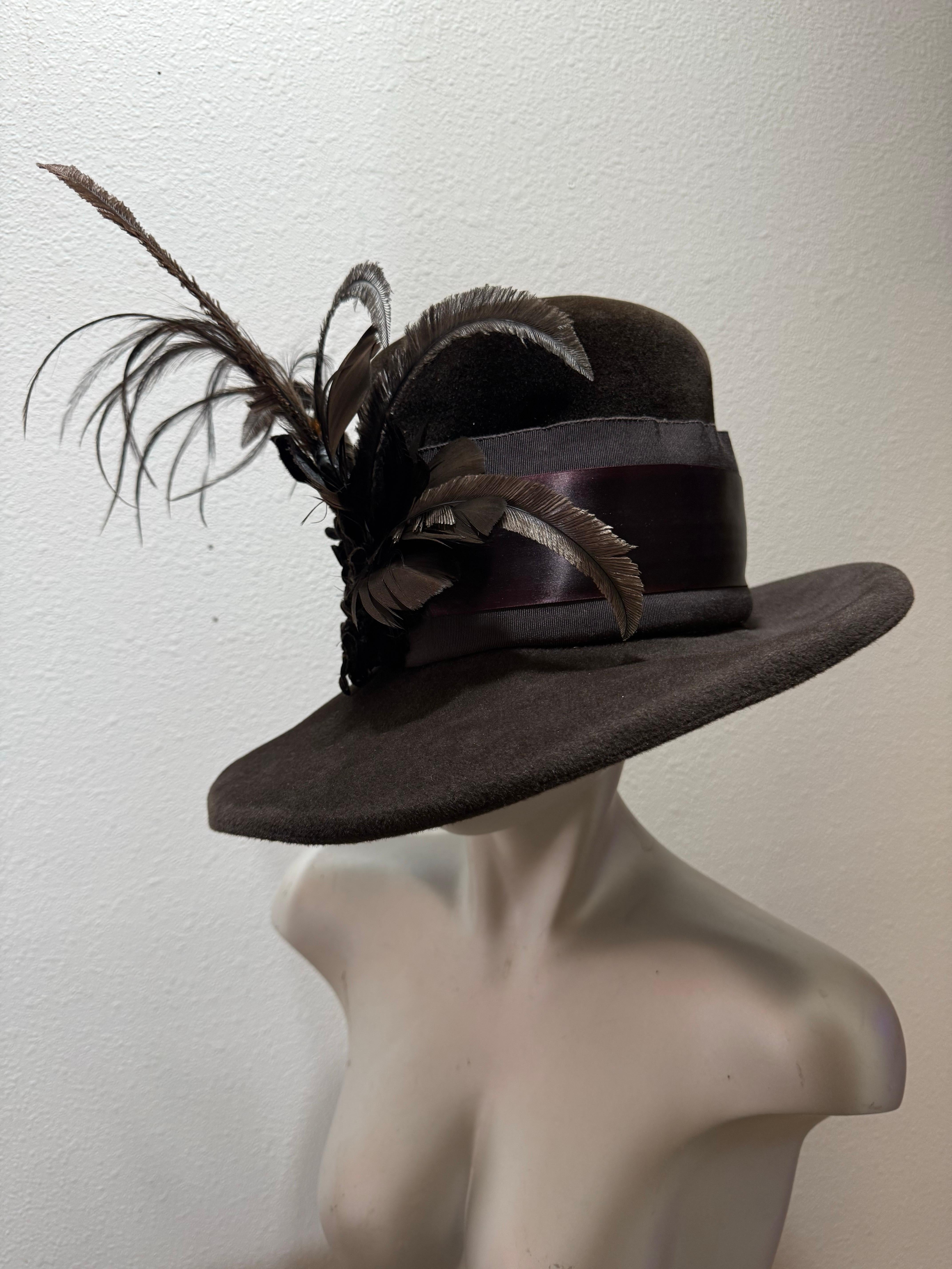 Flechet - Paris Rich Brown Pelz Filz Fedora Hut mit breiter Krempe hohe Krone & Federn Damen im Angebot