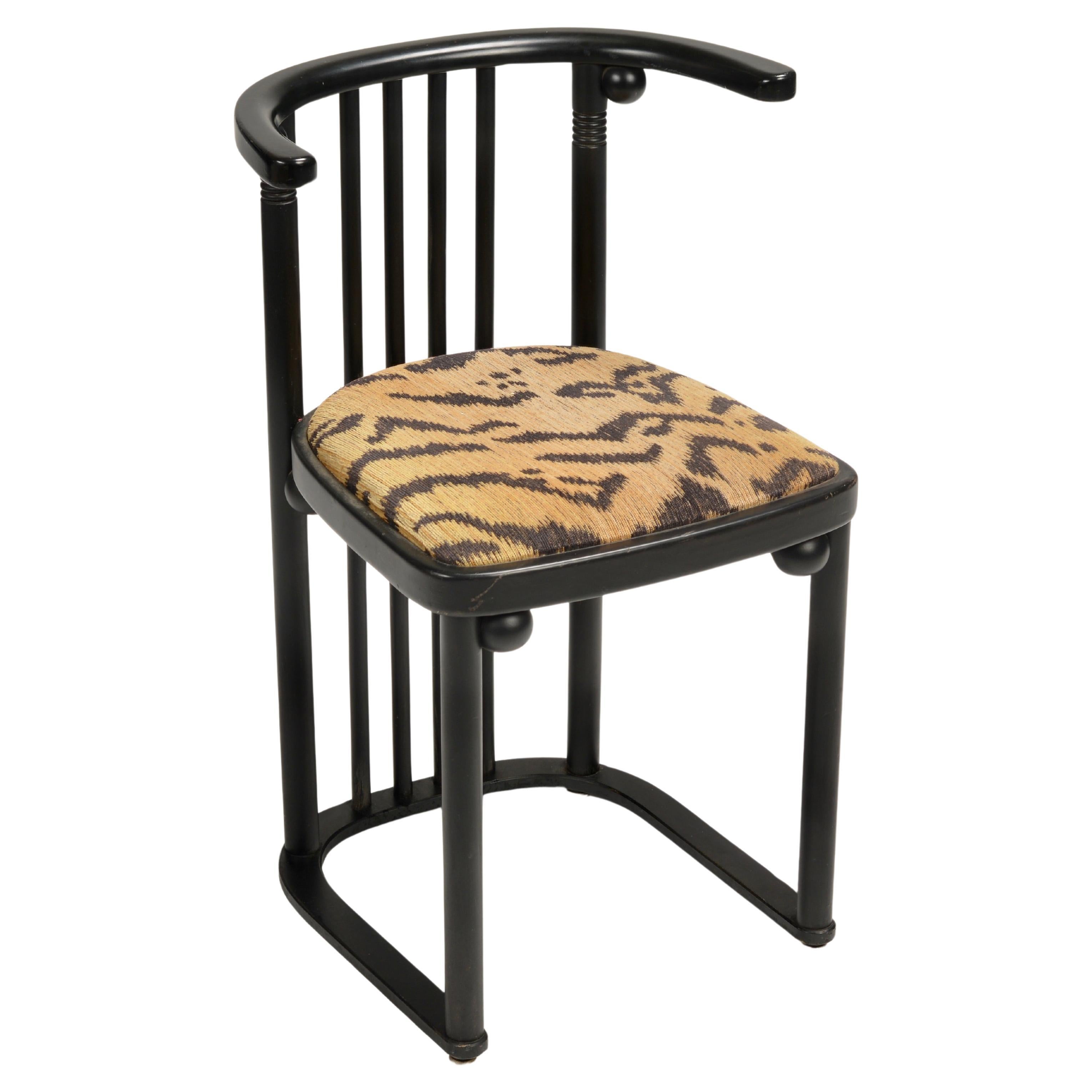 Fledermaus Chair by Josef Hoffmann for Jacob and Josef Kohn, crafted in bent beechwood with wooden spheres at the joinery points (Model 728). An example of exceptional bentwood craft. The runners and the wooden spheres on the joints are typical