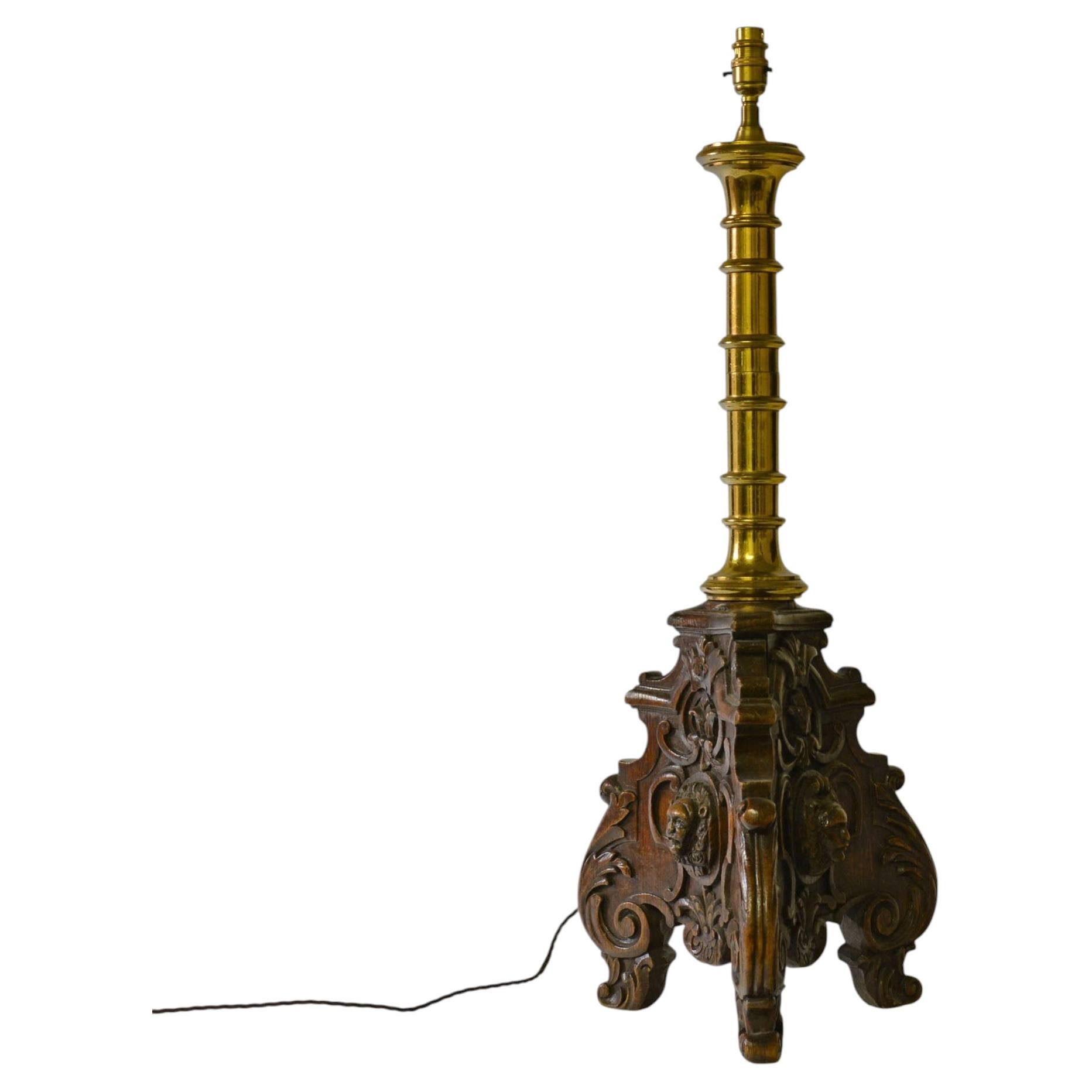 Flemish 17th century carved oak and brass table lamp For Sale