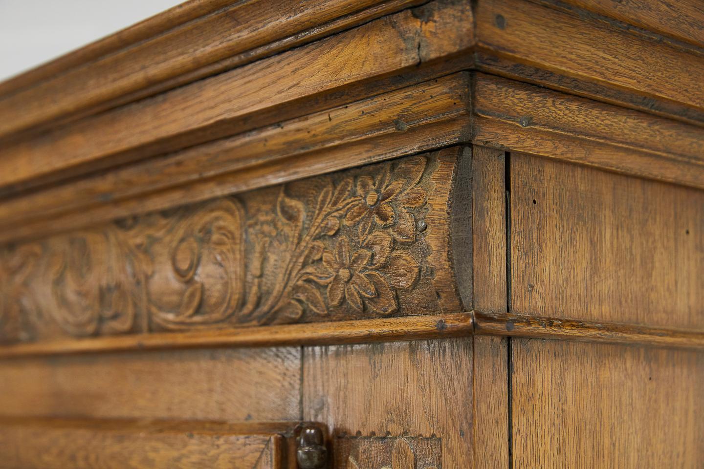 18th Century and Earlier Flemish 17th Century Carved Oak Cabinet For Sale