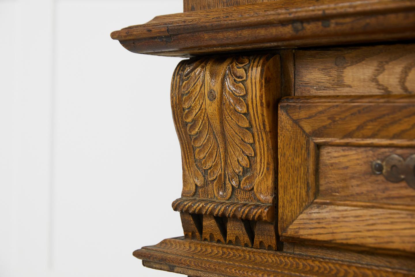 Flemish 17th Century Carved Oak Cabinet For Sale 1
