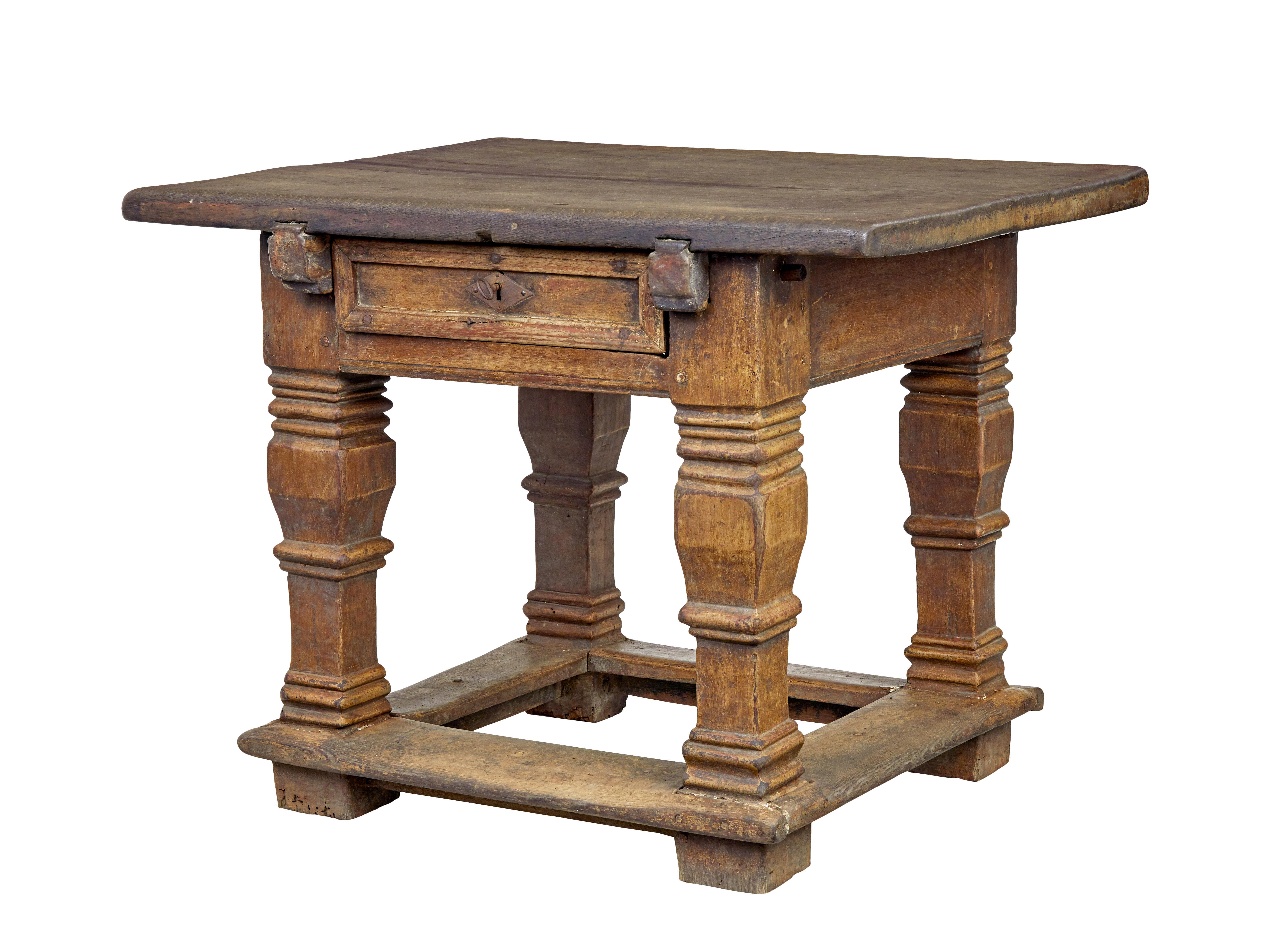 Flemish 17th century Gothic carved oak table en vente 3