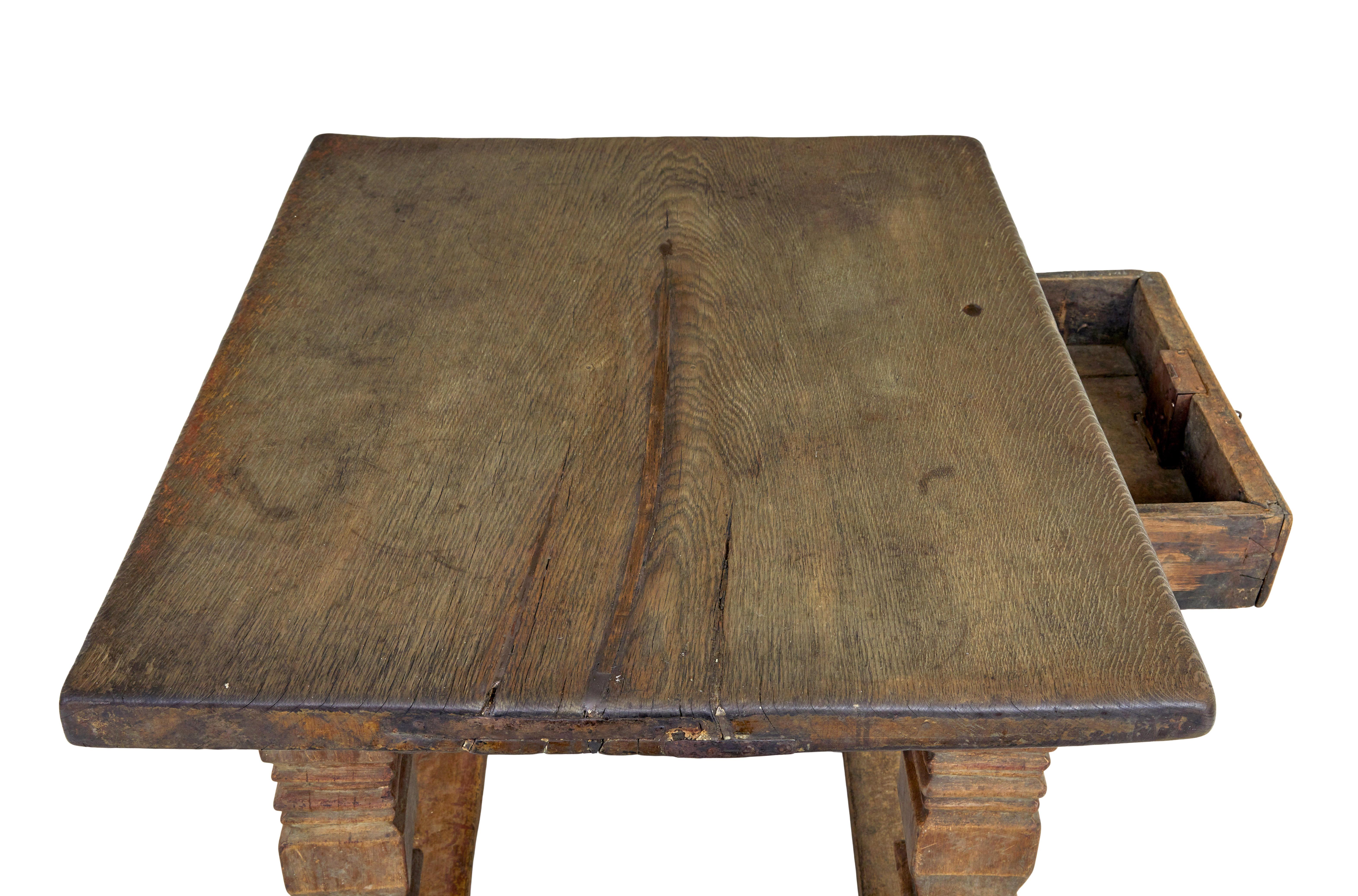 Belge Flemish 17th century Gothic carved oak table en vente