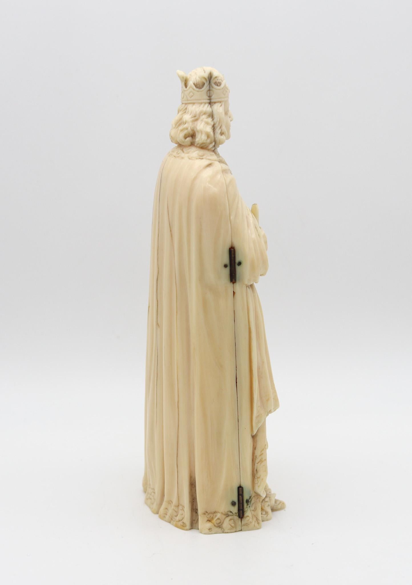 XIXe siècle Triptyque de sculpture flamande de 1850 représentant l'empereur Charlemagne trônant en vente