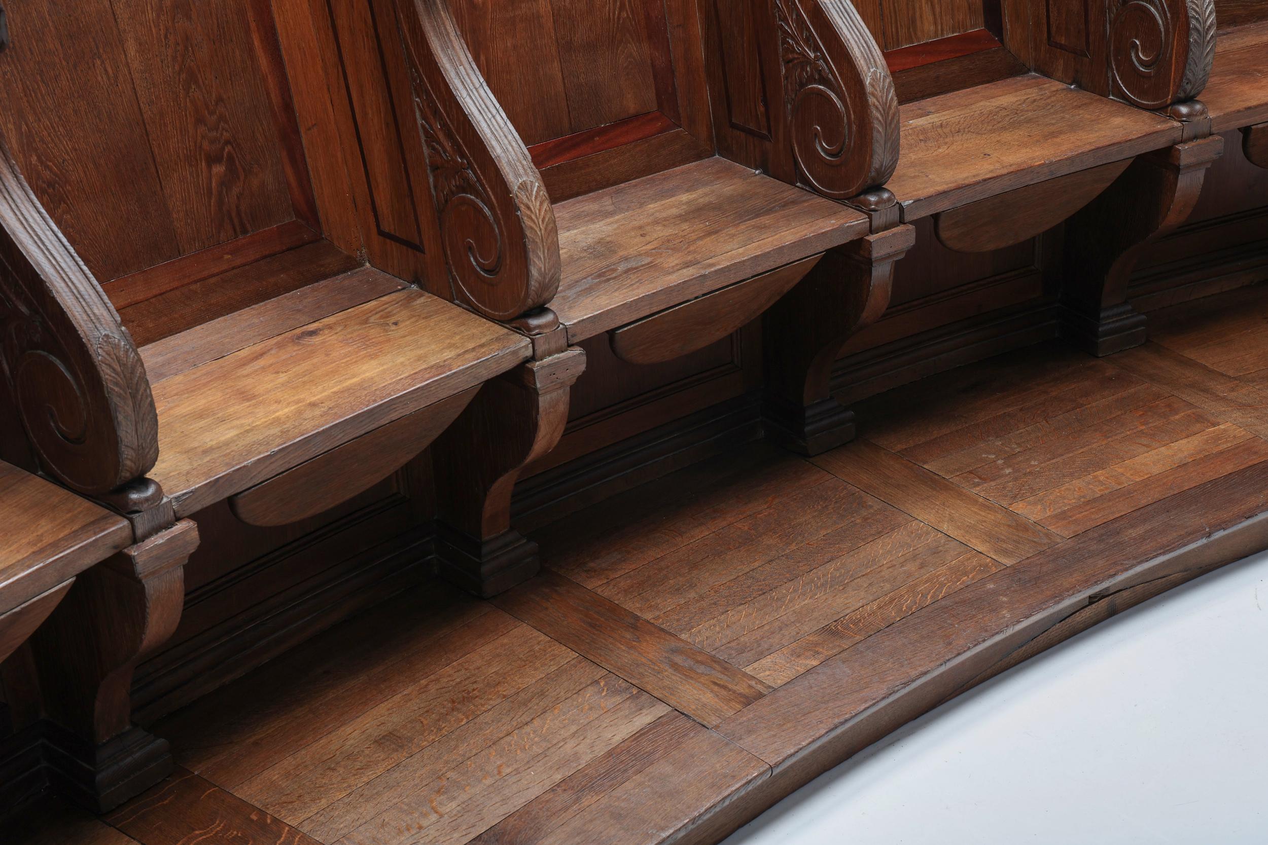 Flemish Oak Church Pew, Belgium, 18th Century In Excellent Condition For Sale In Antwerp, BE