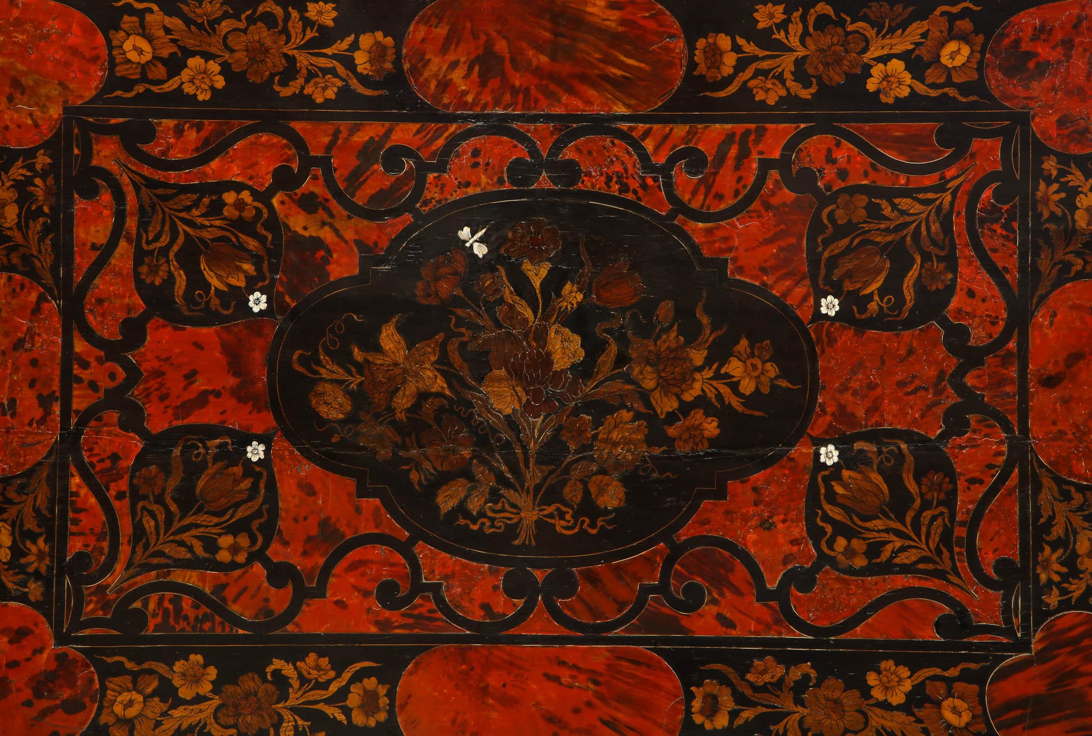 Table décorée de marqueterie baroque flamande en vente 5