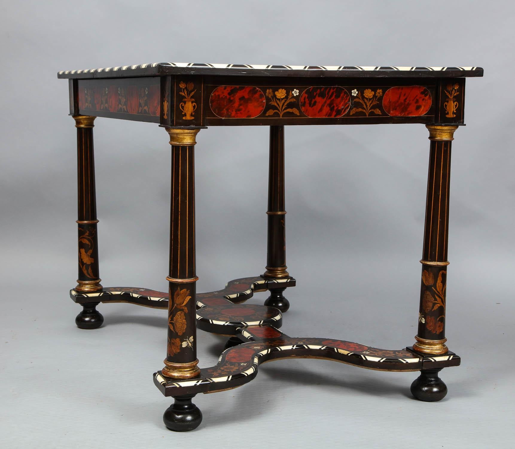 Table décorée de marqueterie baroque flamande en vente 2
