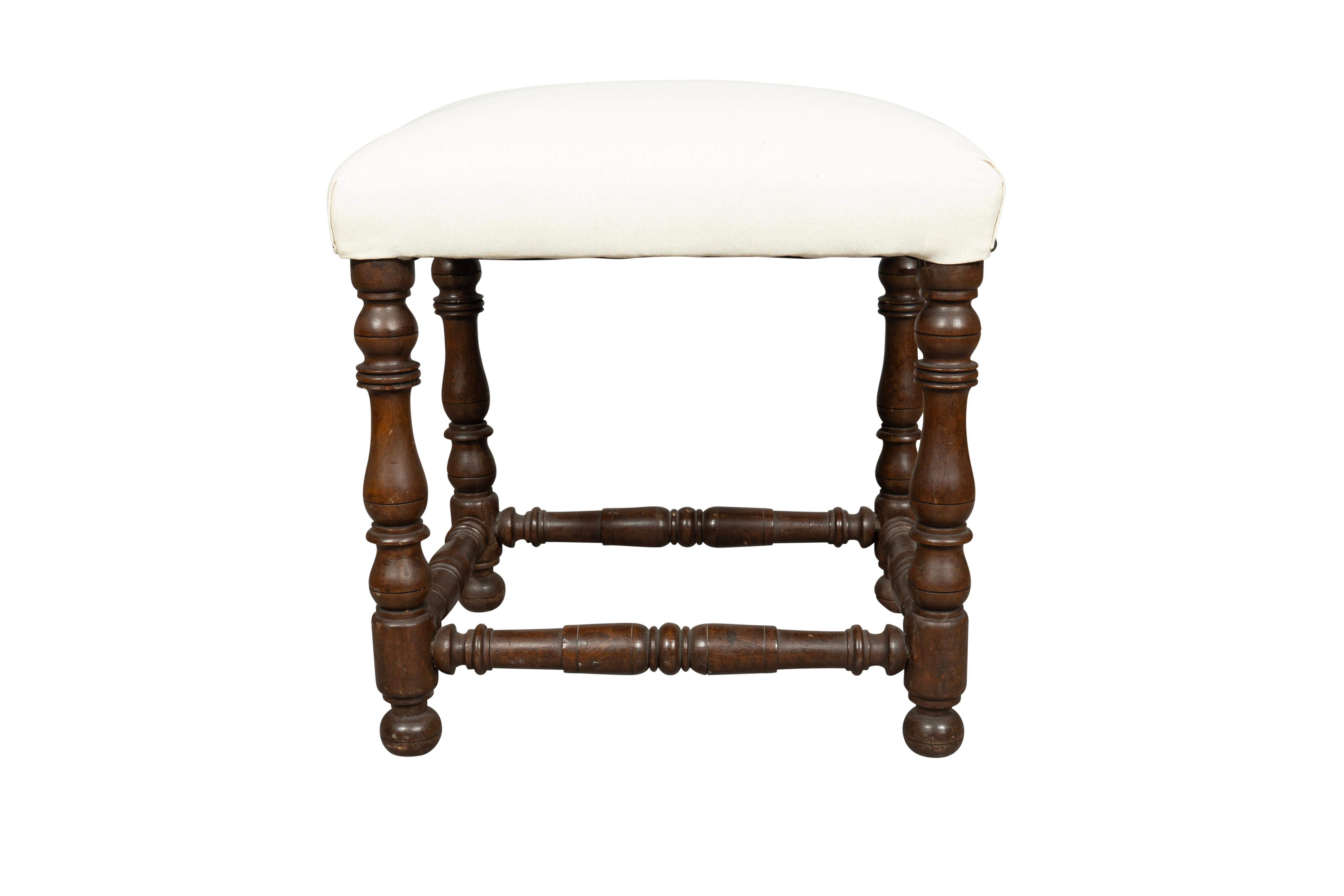 Flemish Baroque Walnut Bench In Good Condition For Sale In Essex, MA