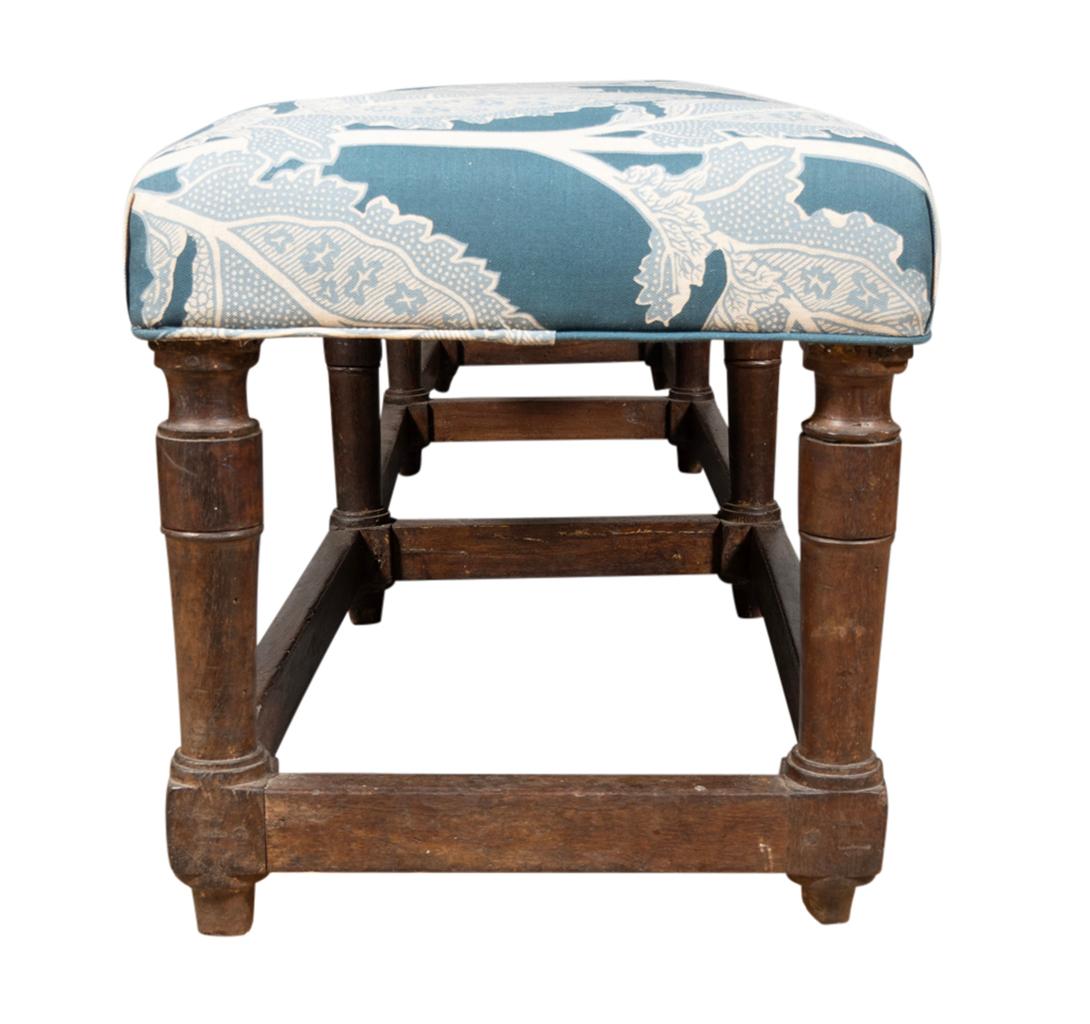Flemish Baroque Walnut Bench In Good Condition For Sale In Essex, MA