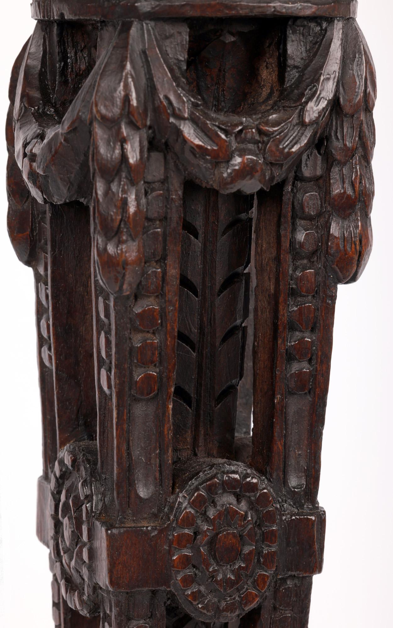 Geschnitzter flämischer Pricket-Kerzenleuchter mit Putten aus dem späten 16. oder frühen 17. Jahrhundert im Angebot 7