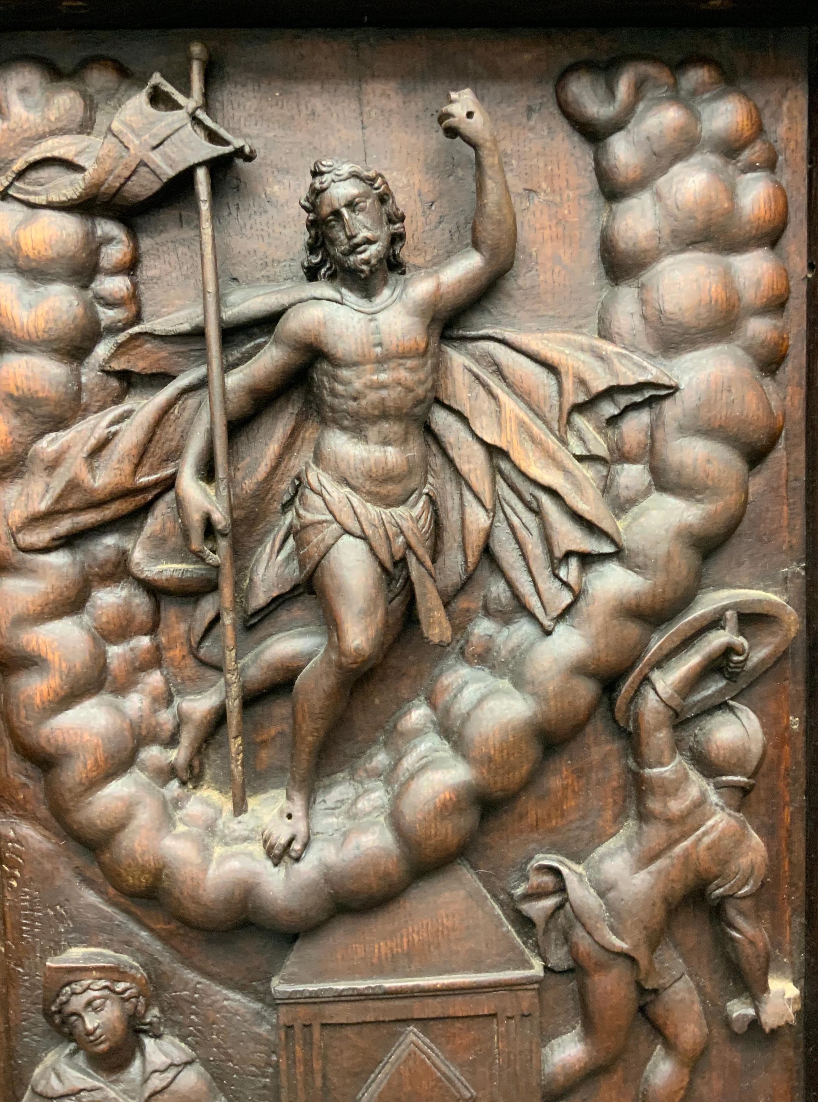 Baroque Plaque en bois gaufré Flemish de la Resurrection de Jésus-Christ en vente