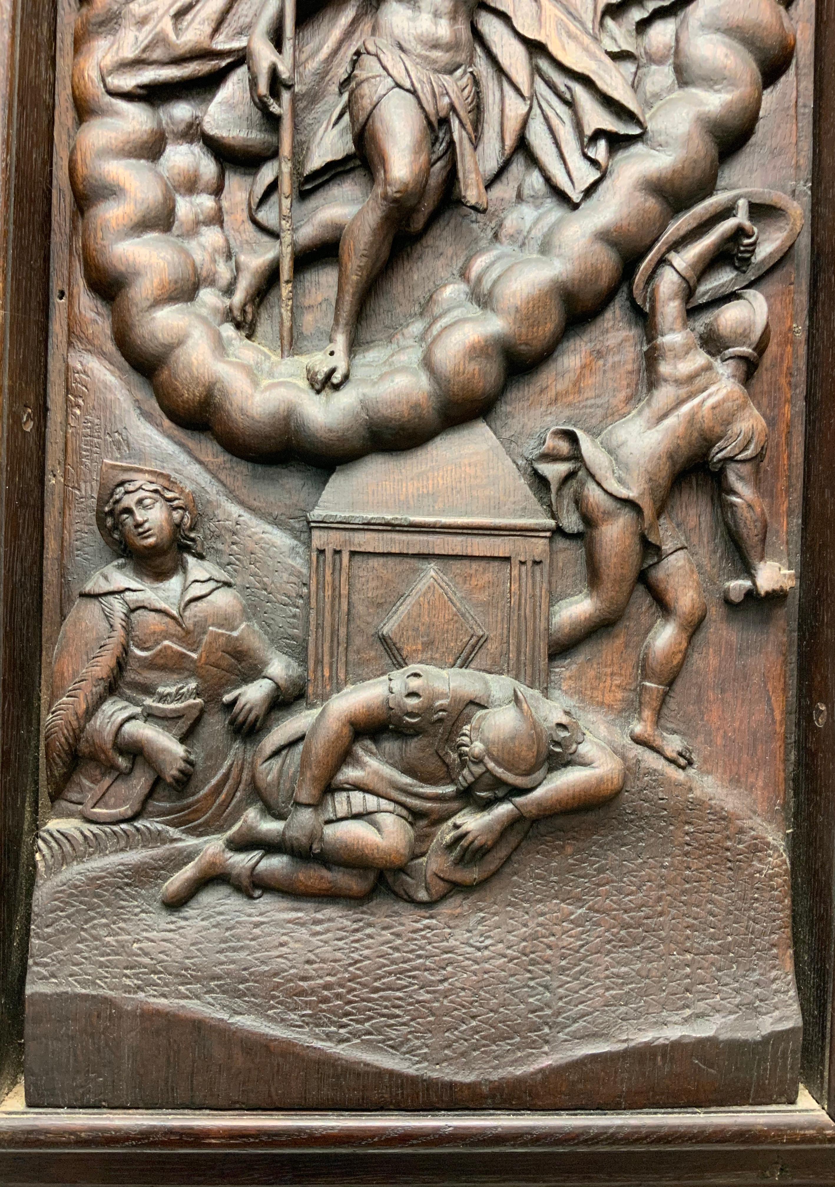 Flemish Embossed Wood Plaque of the Resurrection of Jesus Christ In Good Condition For Sale In Guaynabo, PR