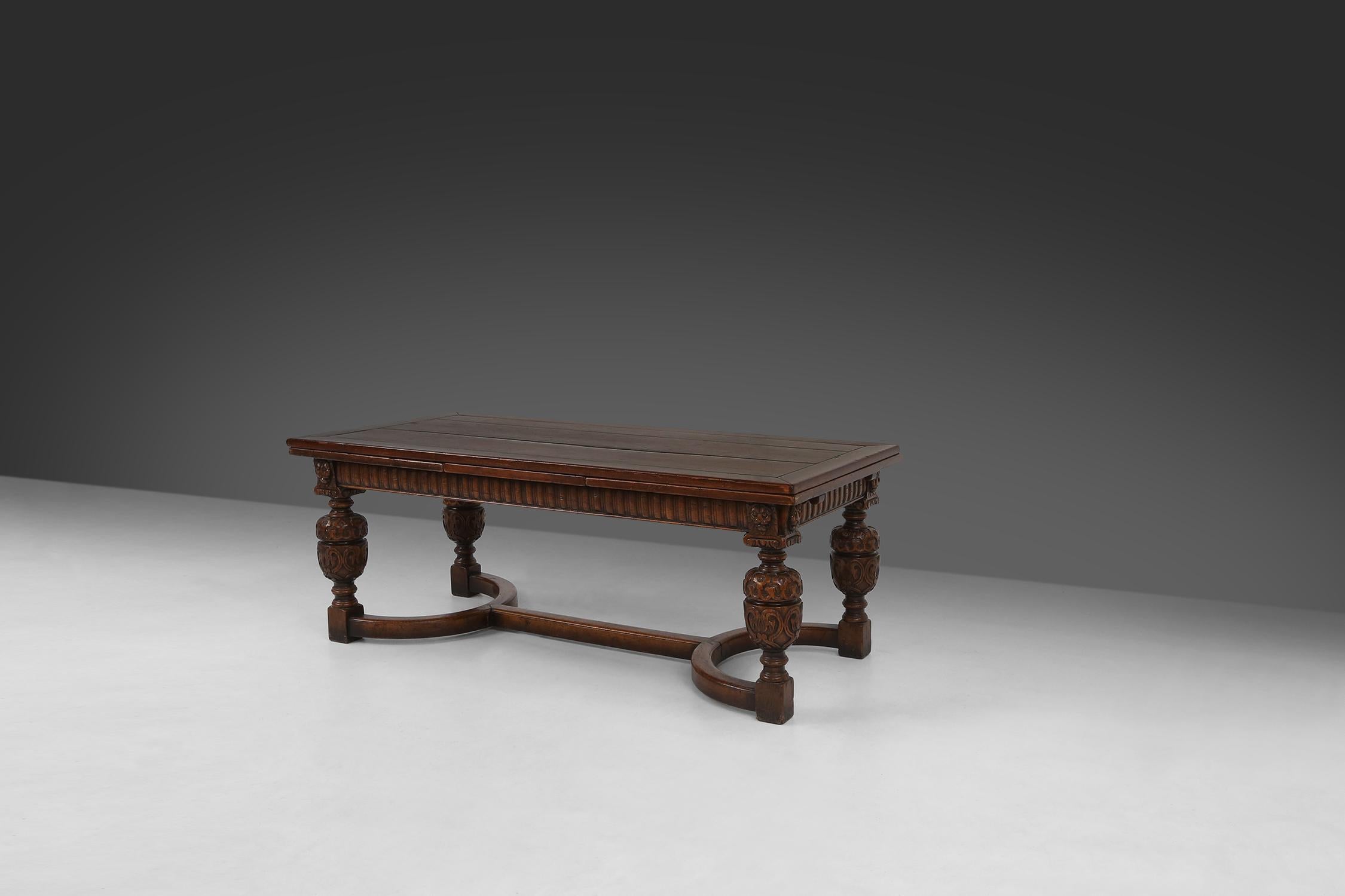 Flemish late 18th century dining table In Good Condition In Meulebeke, BE