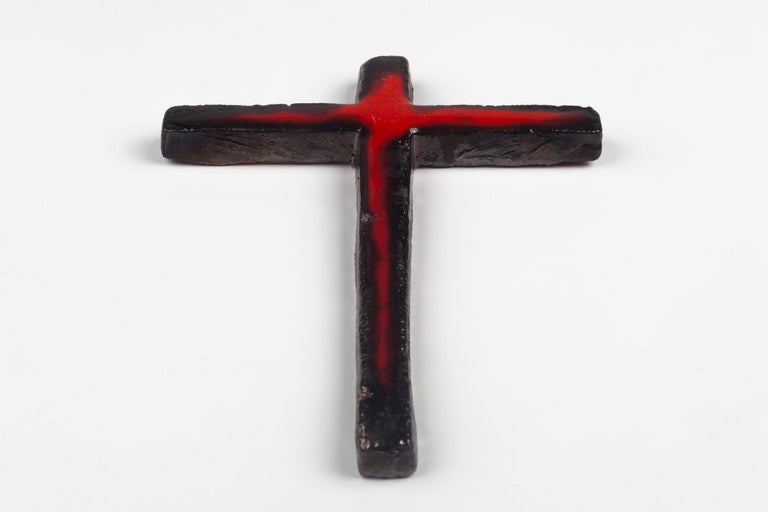 Mid-Century Modern Flemish Midcentury Wall Cross, Red, Black, Glazed Ceramic, Handmade, 1970s For Sale