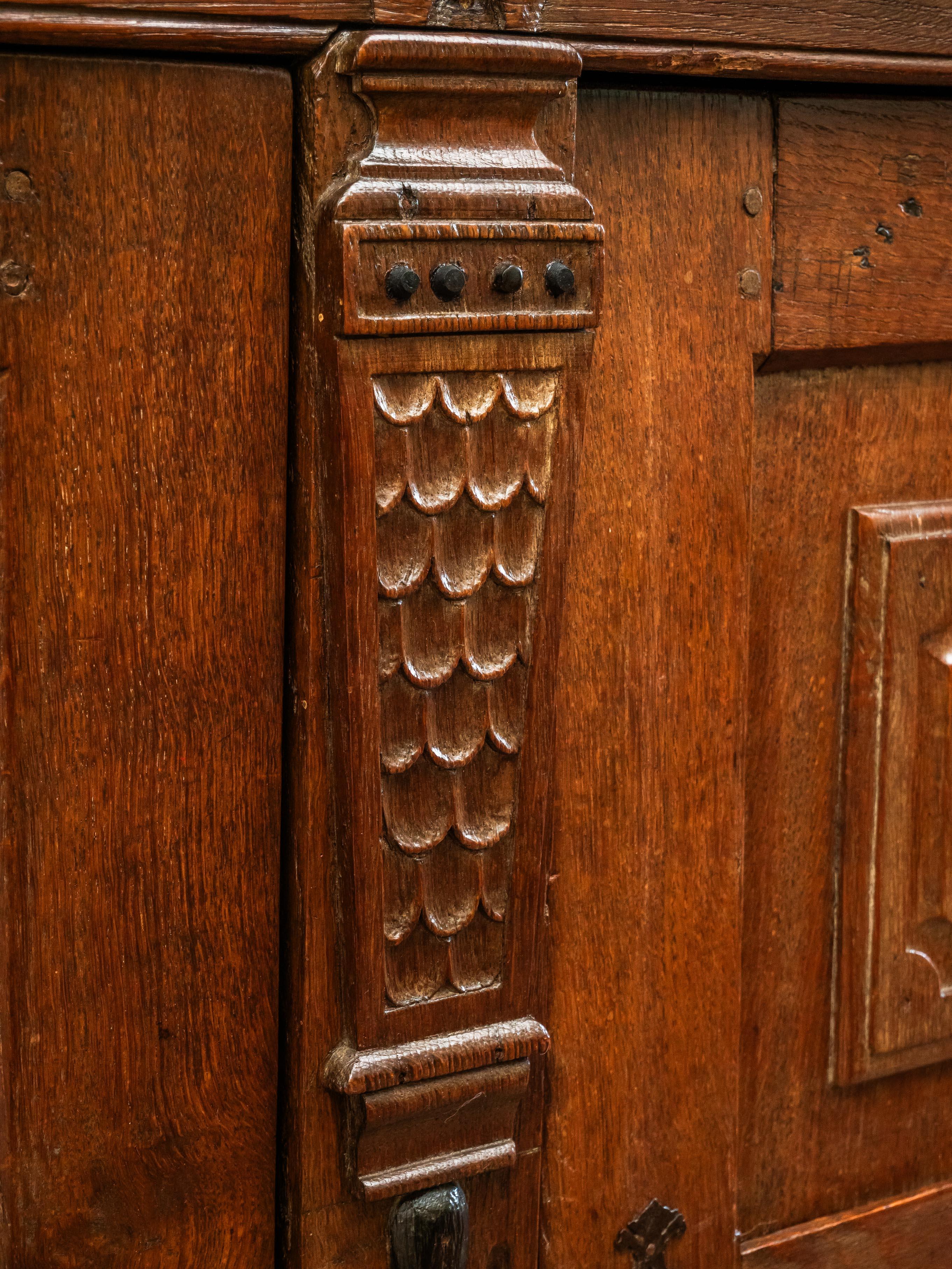 Flemish Renaissance cabinet from the 17th century For Sale 3