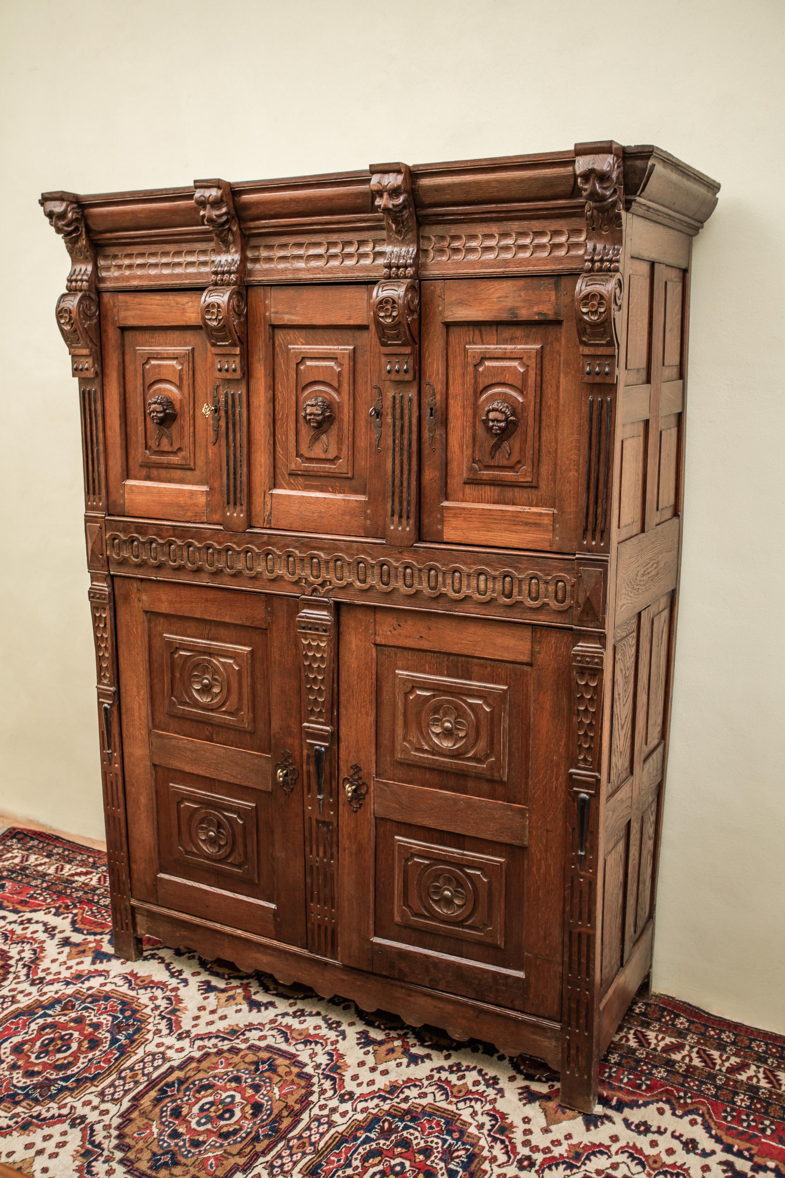 Hand-Carved Flemish Renaissance cabinet from the 17th century For Sale