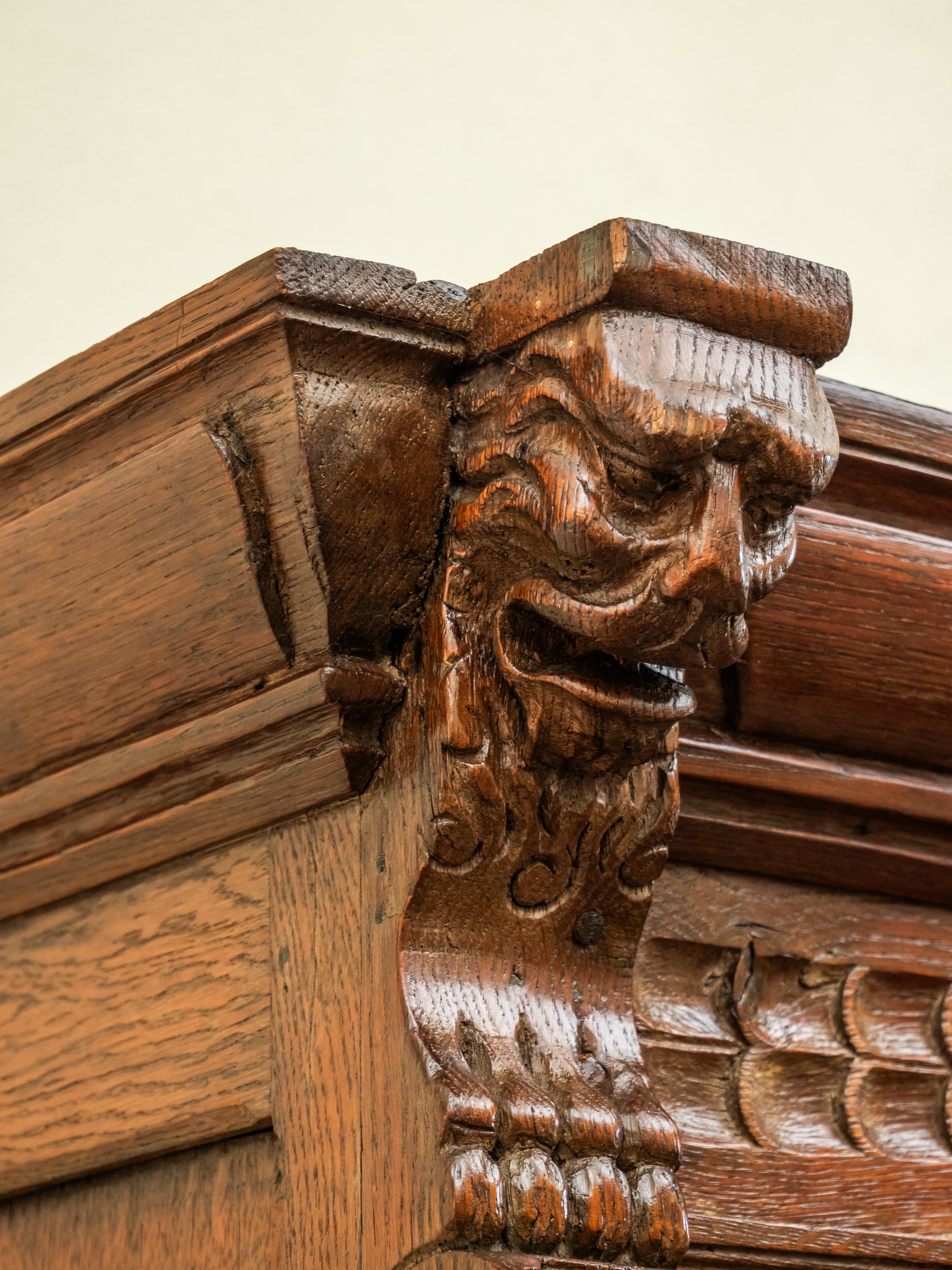 Flemish Renaissance cabinet from the 17th century In Good Condition For Sale In STRAČOV, CZ